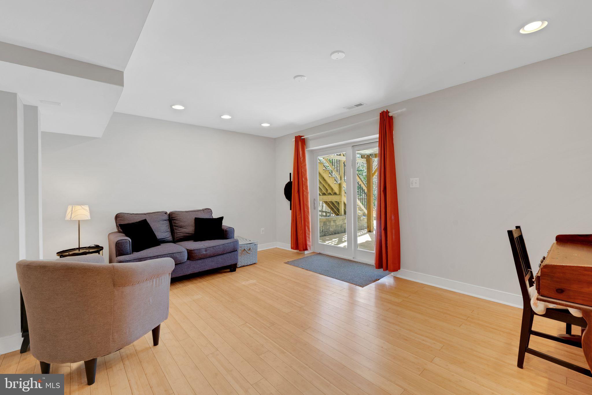 SOUTH WOODS - Residential