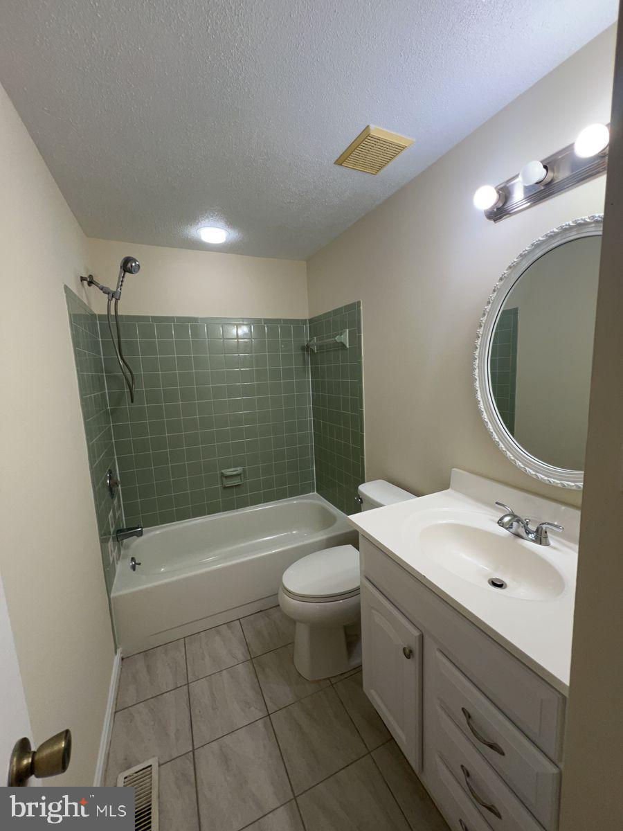 AMBER MEADOWS - Residential Lease