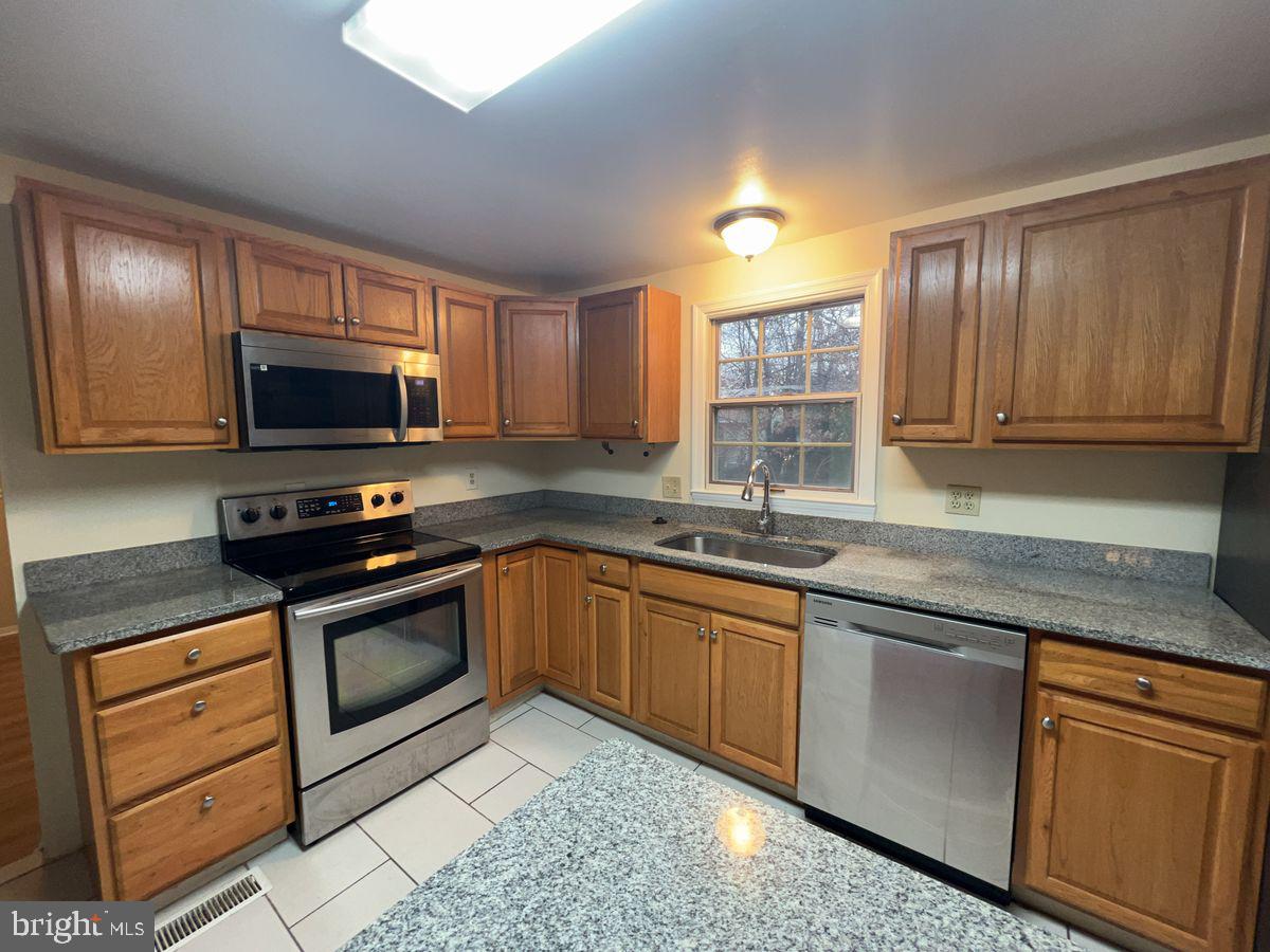 AMBER MEADOWS - Residential Lease