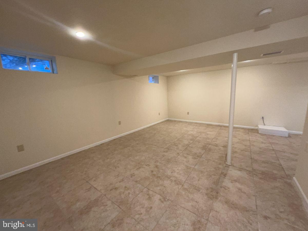 AMBER MEADOWS - Residential Lease