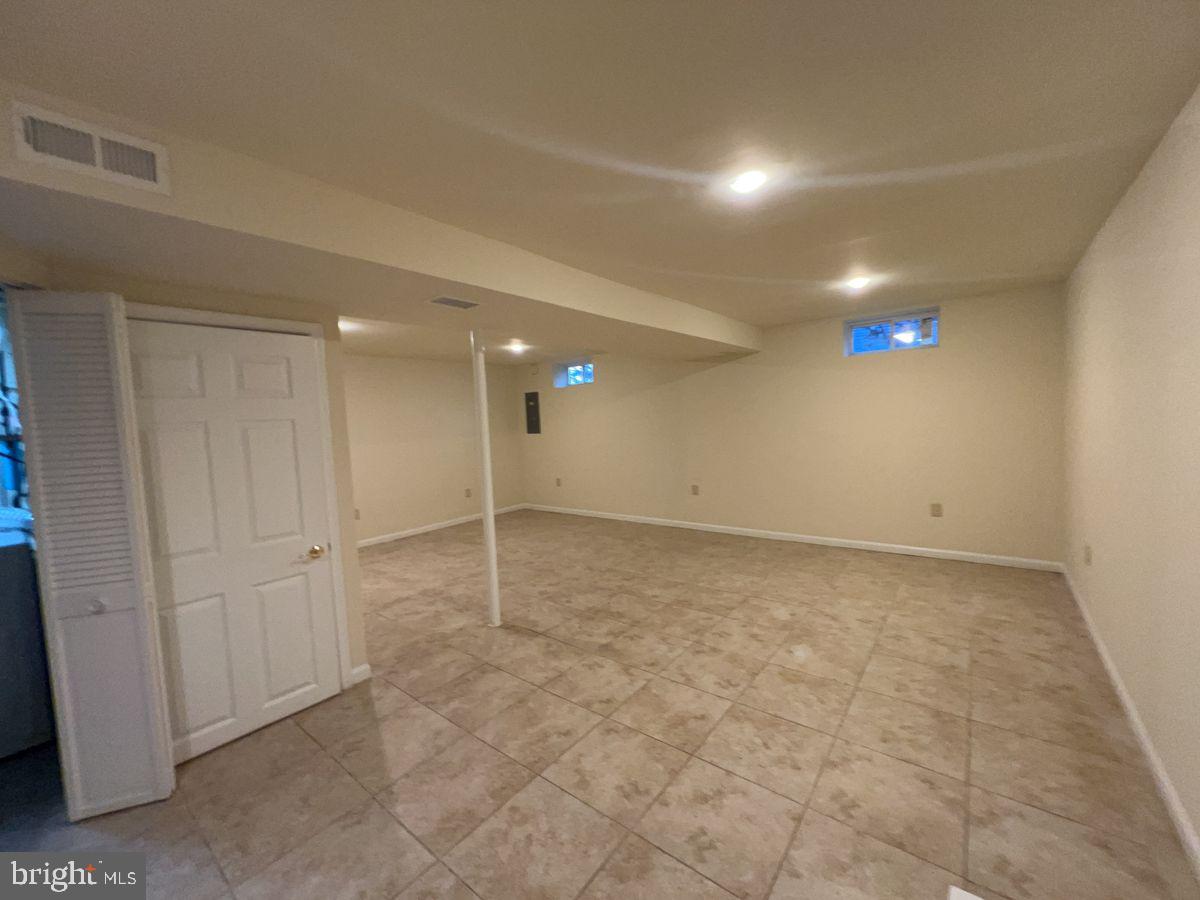 AMBER MEADOWS - Residential Lease