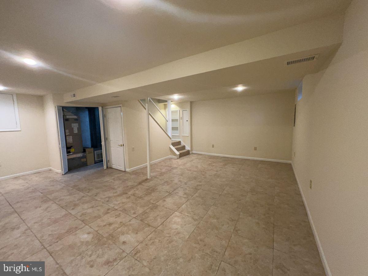 AMBER MEADOWS - Residential Lease