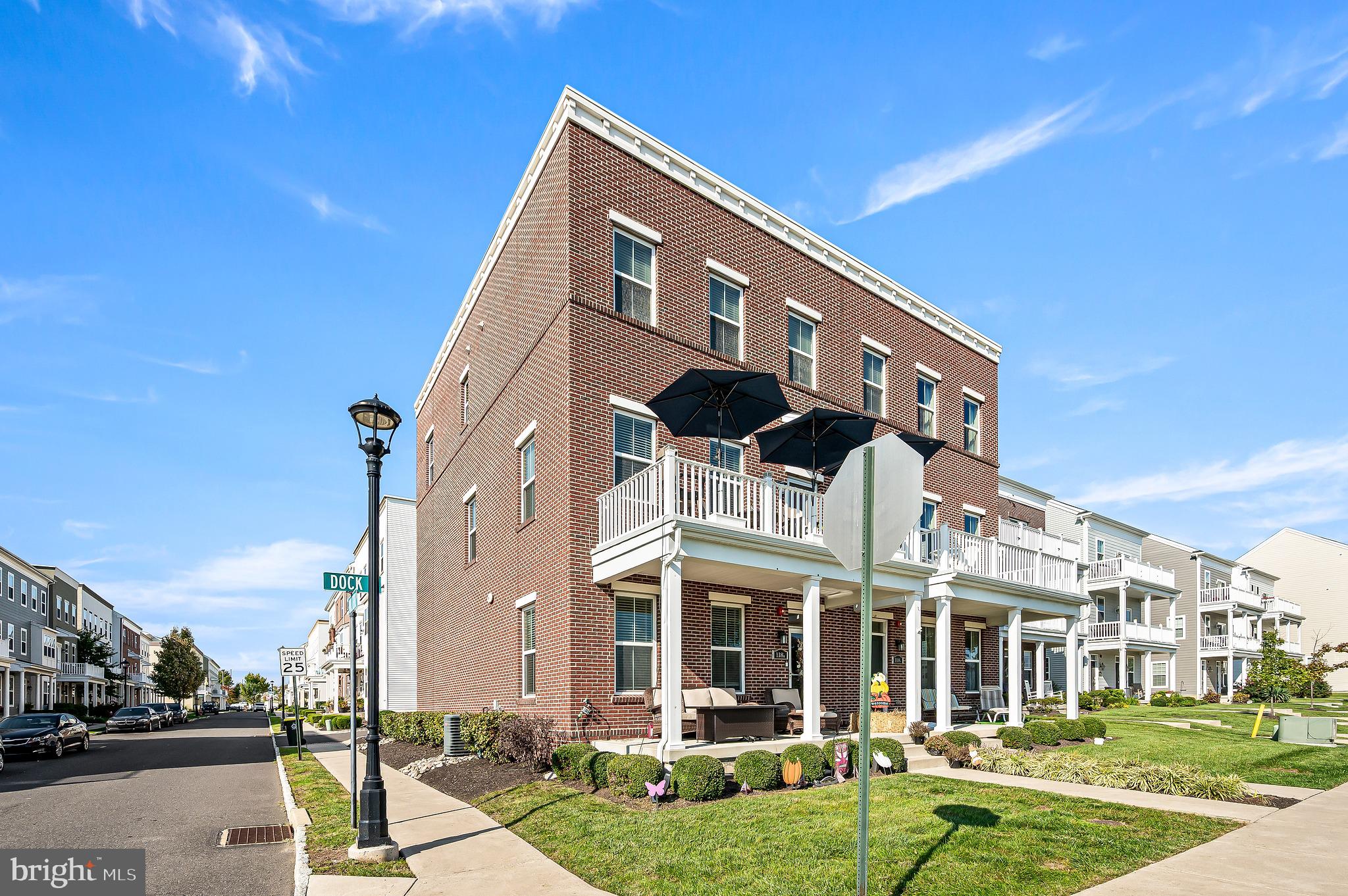 118 DOCK STREET B