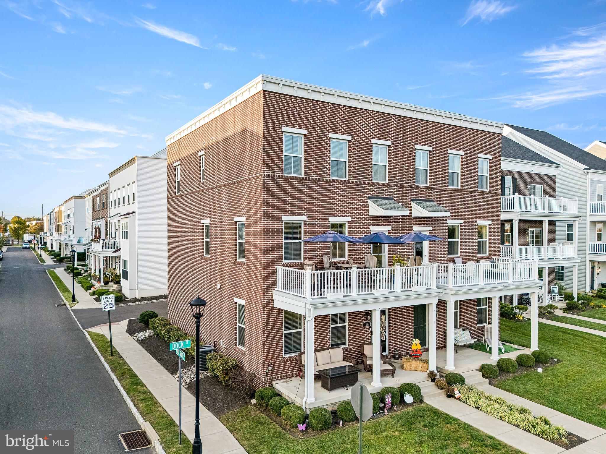 118 DOCK STREET B