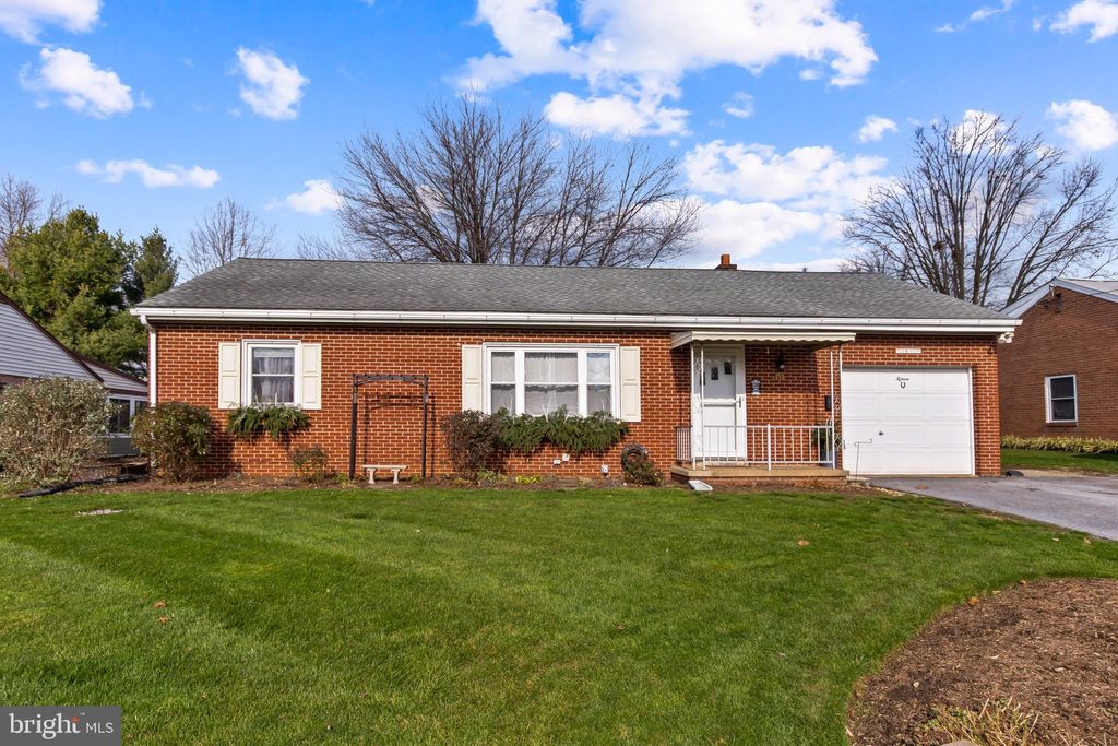 Photo of 15 VIOLET AVE, WILLOW STREET, PA 17584 (MLS # PALA2028104)