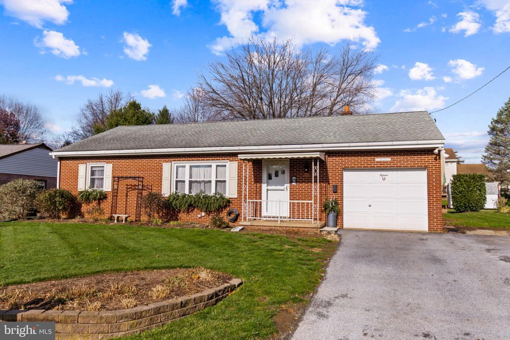 Photo of 15 VIOLET AVE, WILLOW STREET, PA 17584 (MLS # PALA2028104)