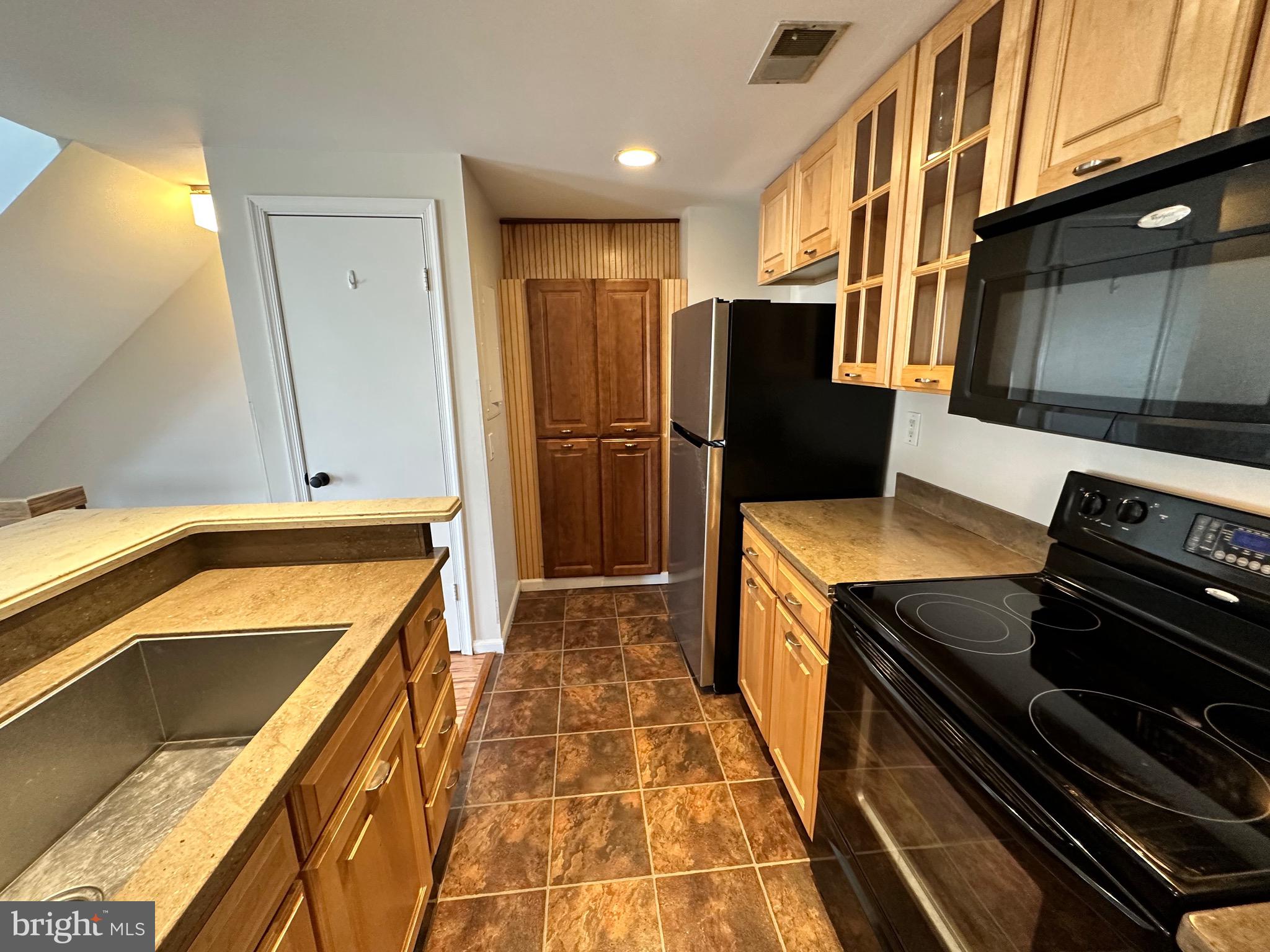 PEMBROOK VILLAGE - Residential Lease