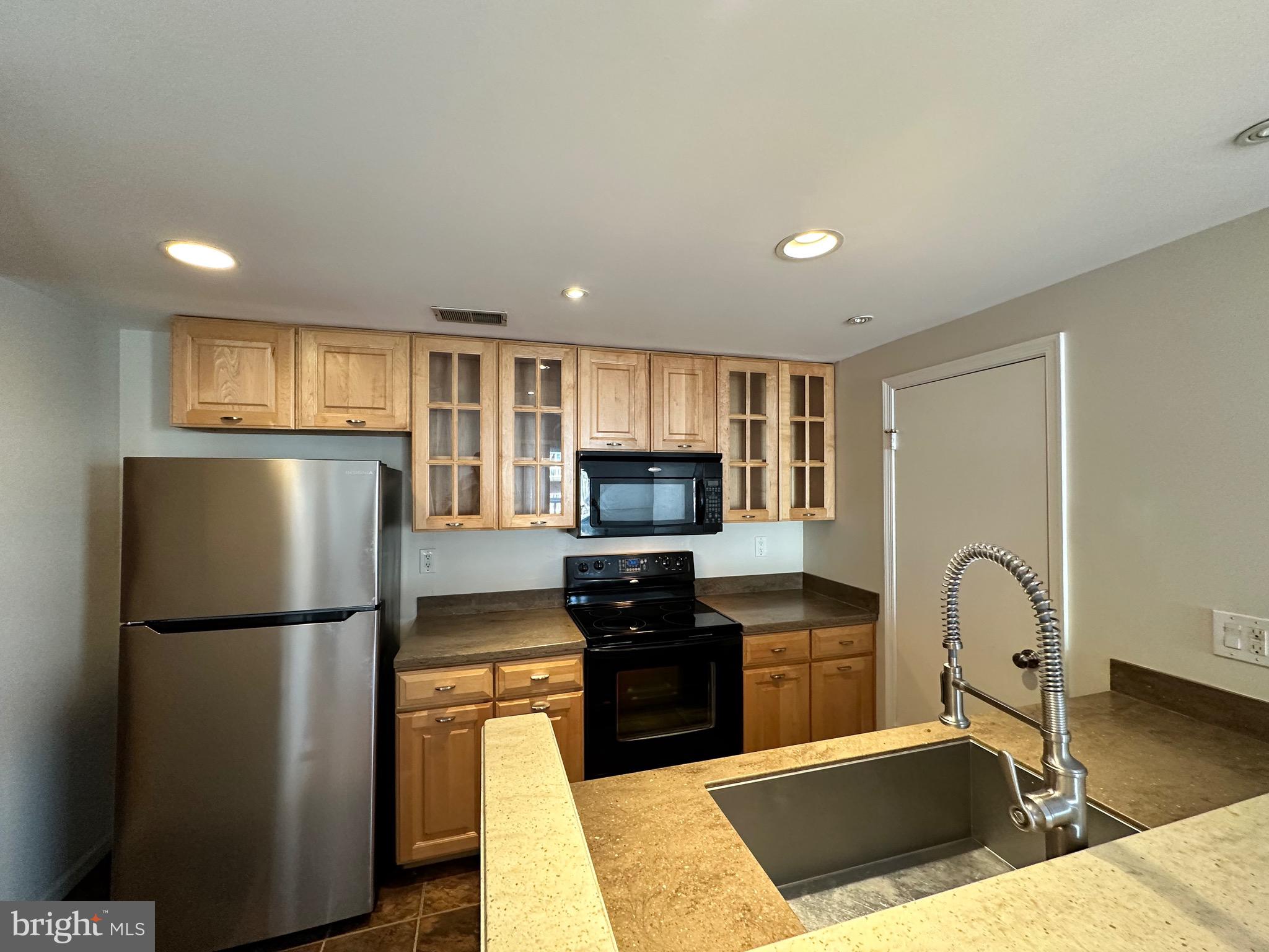 PEMBROOK VILLAGE - Residential Lease