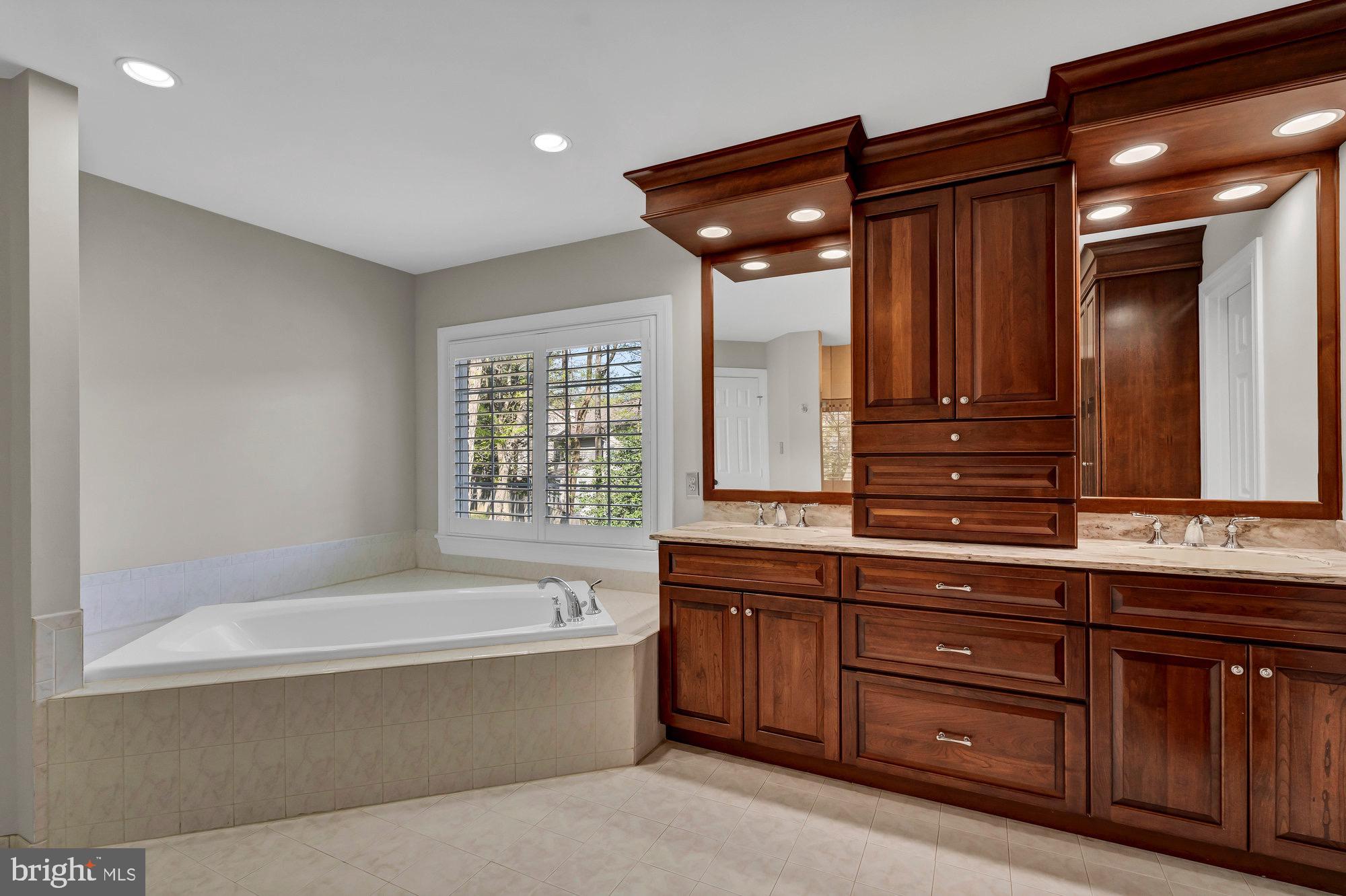 MANORS AT WOLF TRAP - Residential