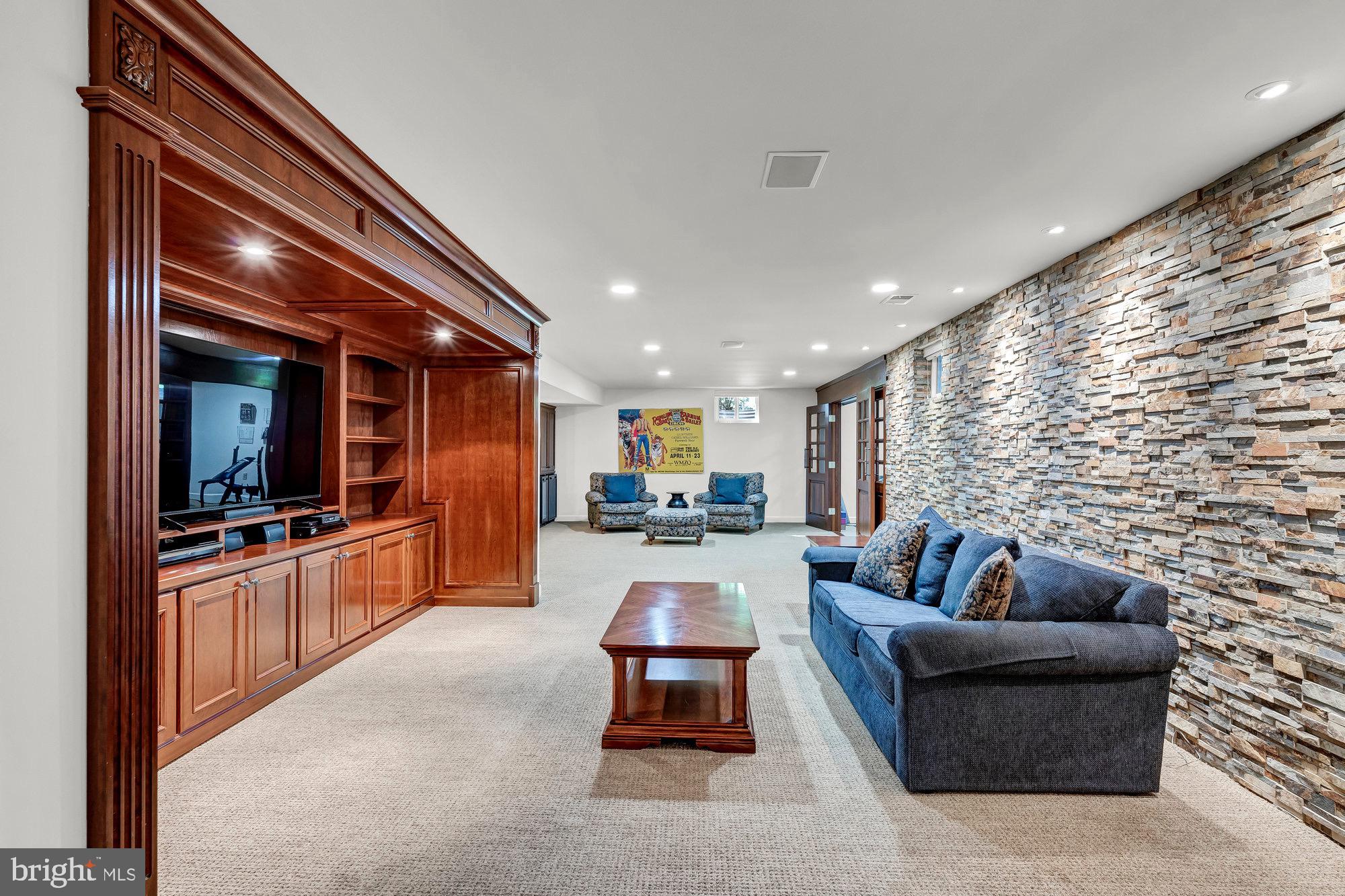 MANORS AT WOLF TRAP - Residential