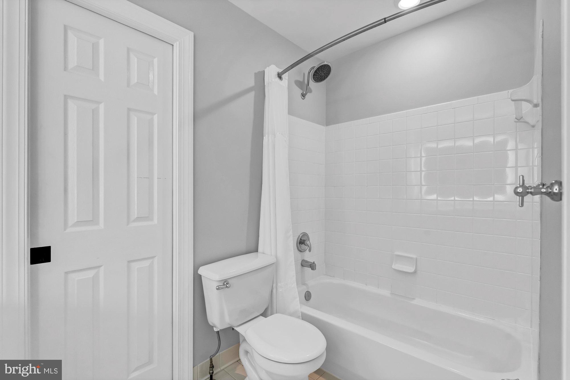 MANORS AT WOLF TRAP - Residential