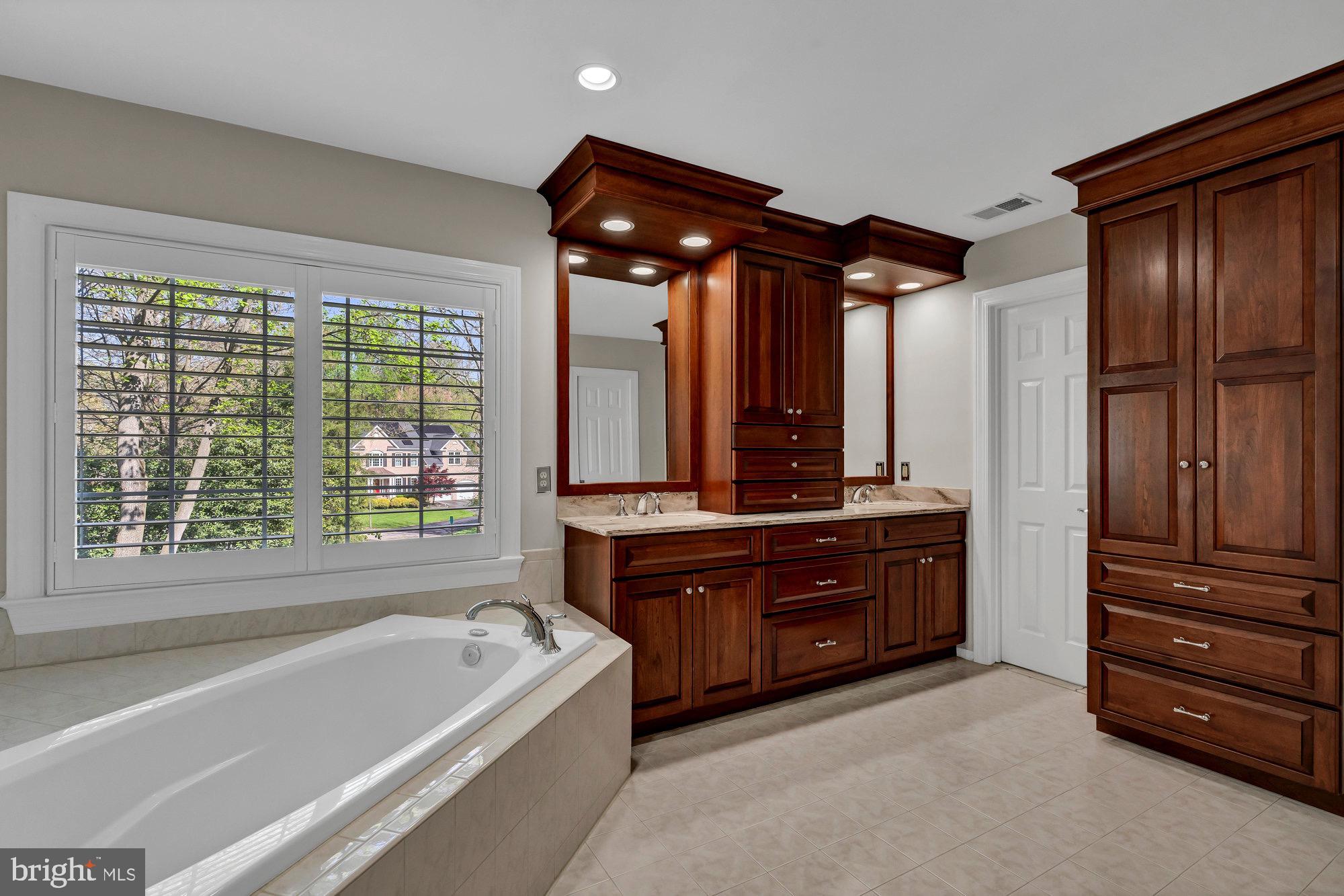 MANORS AT WOLF TRAP - Residential