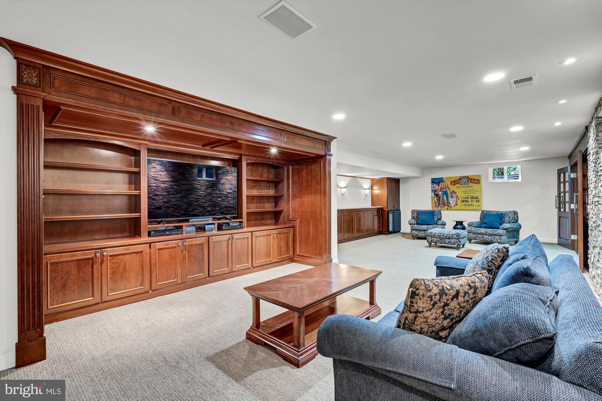 MANORS AT WOLF TRAP - Residential