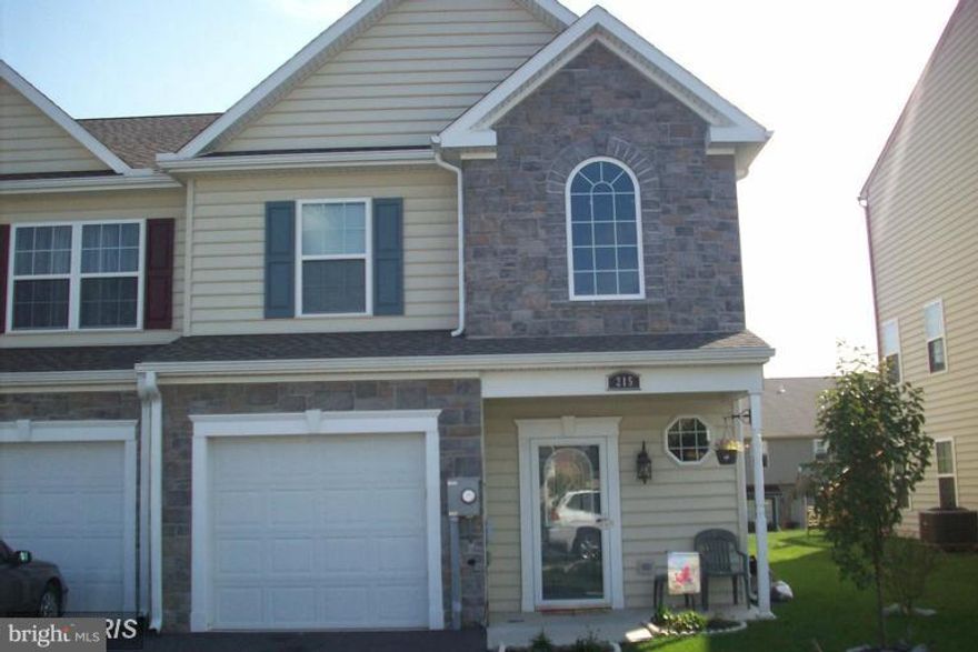 Beautiful end unit 3 BR townhouse located in the Borough of Chambersburg. 2 1/2 baths, crown molding, chair rail, granite countertops, cherry cabinets, stainless steel appliances, washer/dryer on upper level. MB-tray ceiling, walk-in closet. Open floor plan, great outdoor deck off main level family room. Pets considered case by case.  Close to I-81,schools and shopping