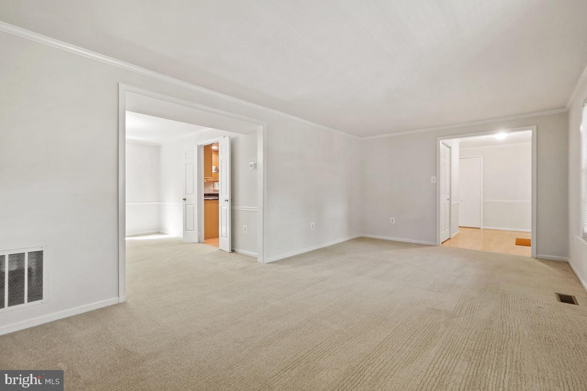 DERWOOD STATION - Residential Lease