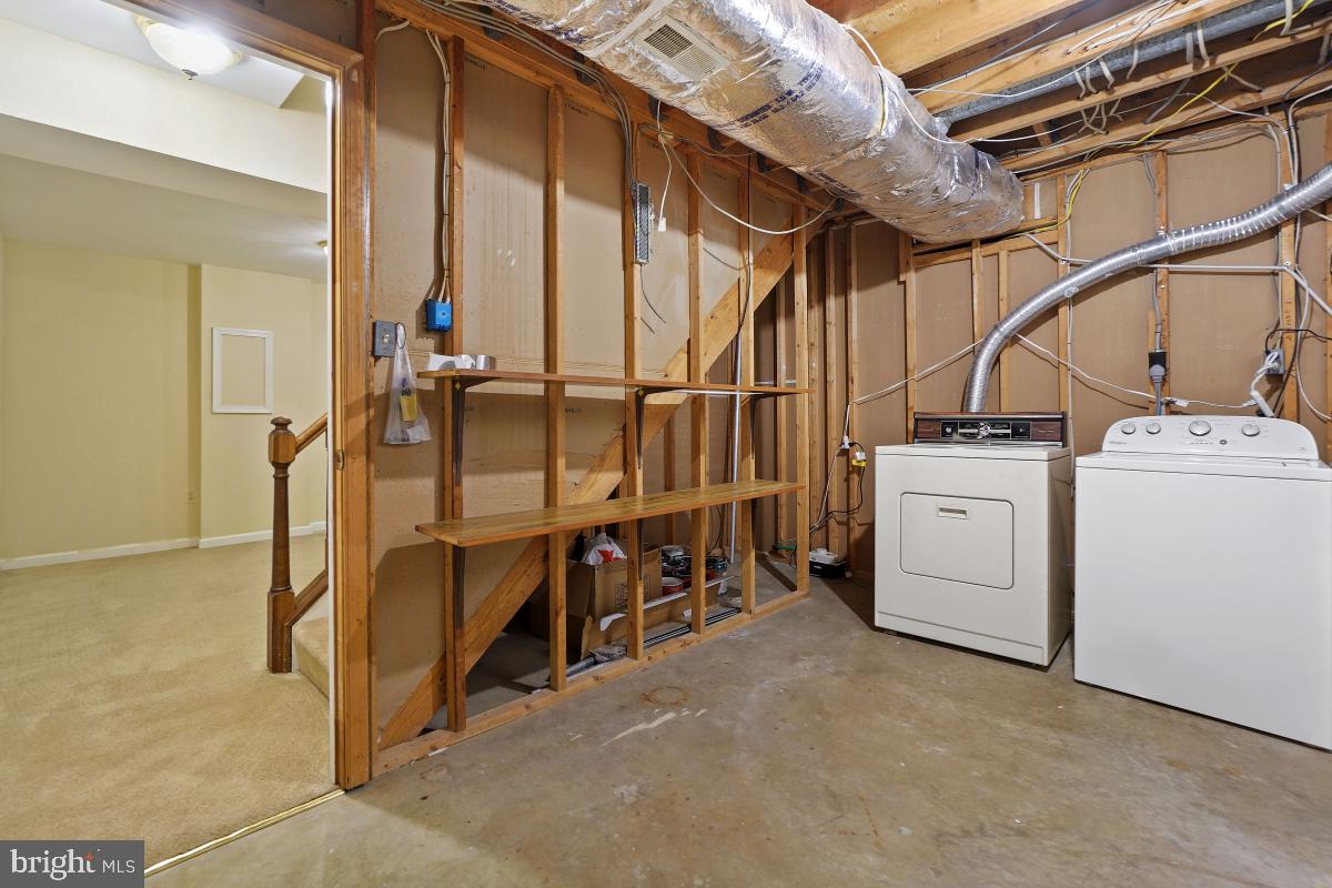 DERWOOD STATION - Residential Lease