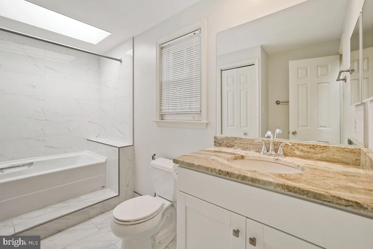 DERWOOD STATION - Residential Lease