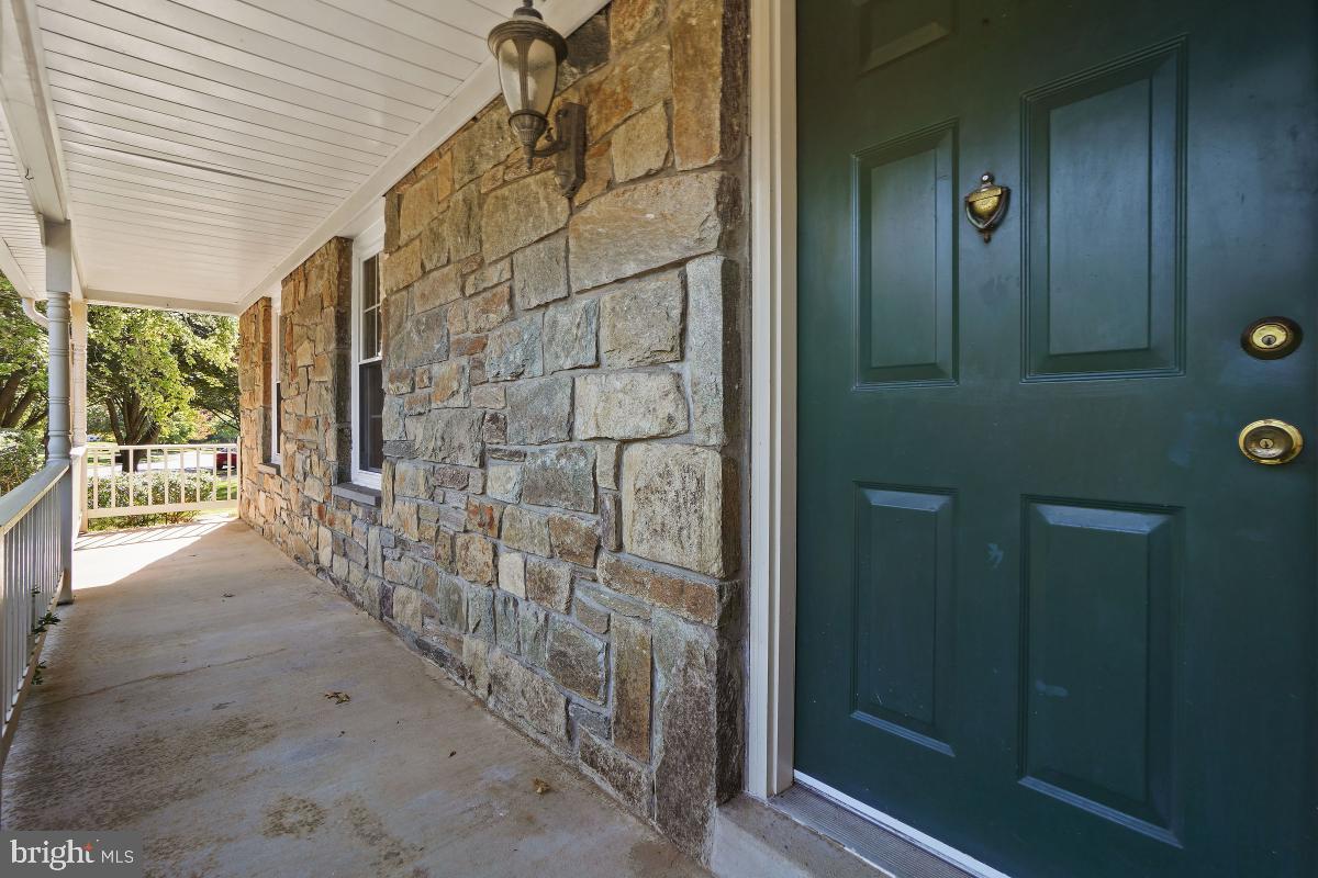 DERWOOD STATION - Residential Lease