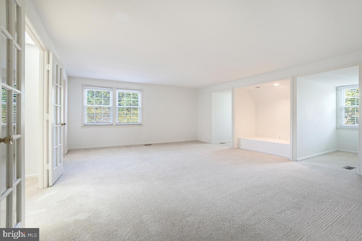 DERWOOD STATION - Residential Lease