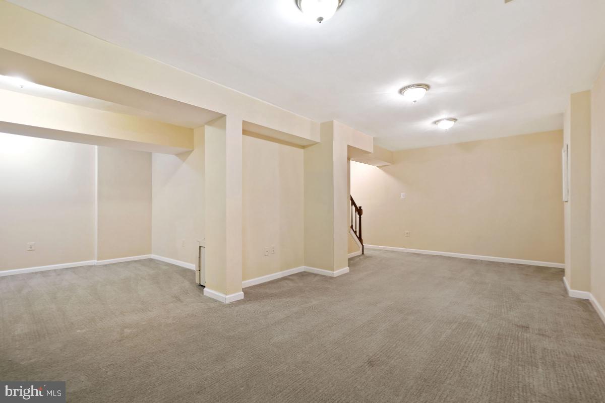 DERWOOD STATION - Residential Lease