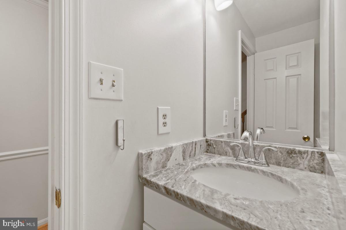 DERWOOD STATION - Residential Lease