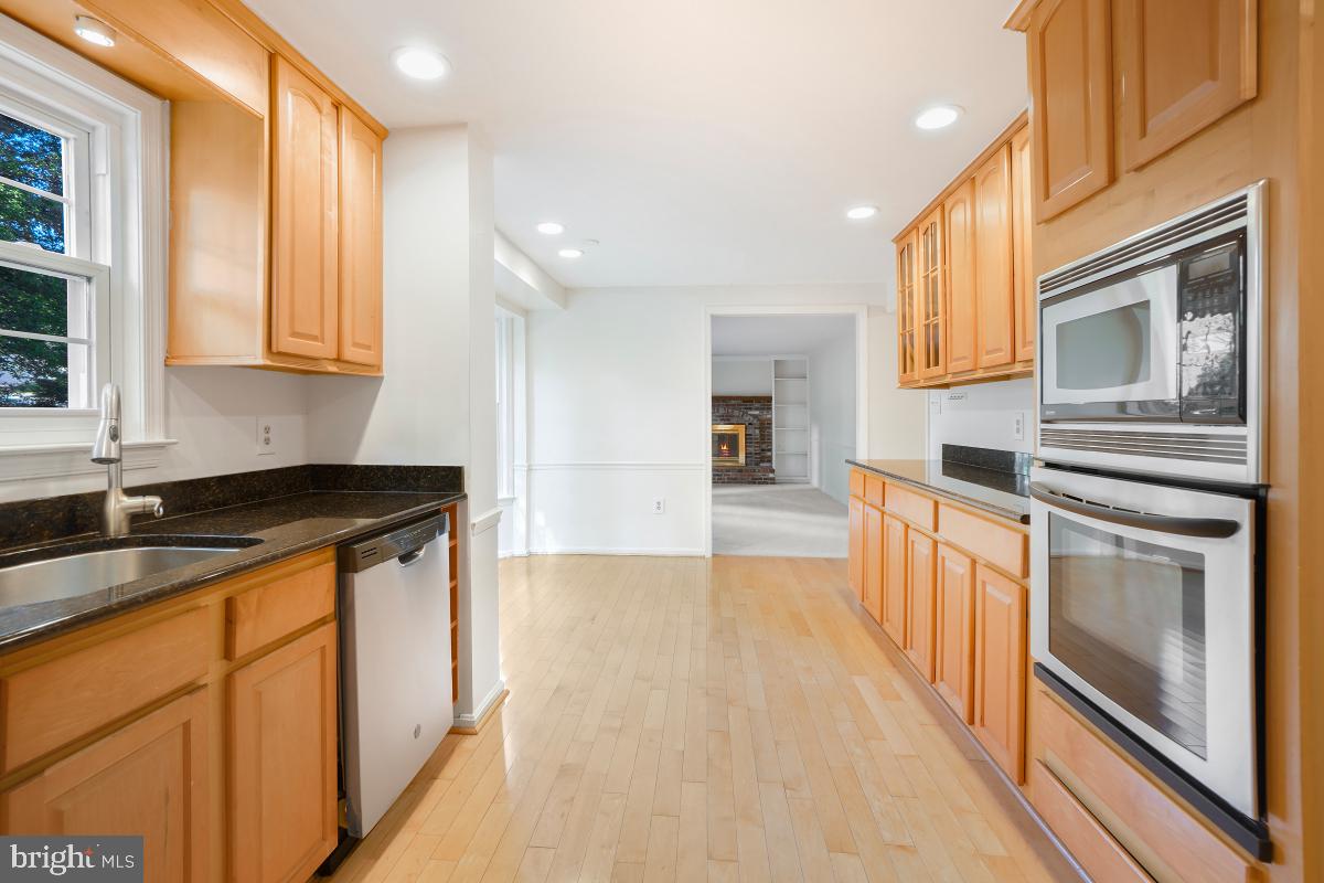 DERWOOD STATION - Residential Lease