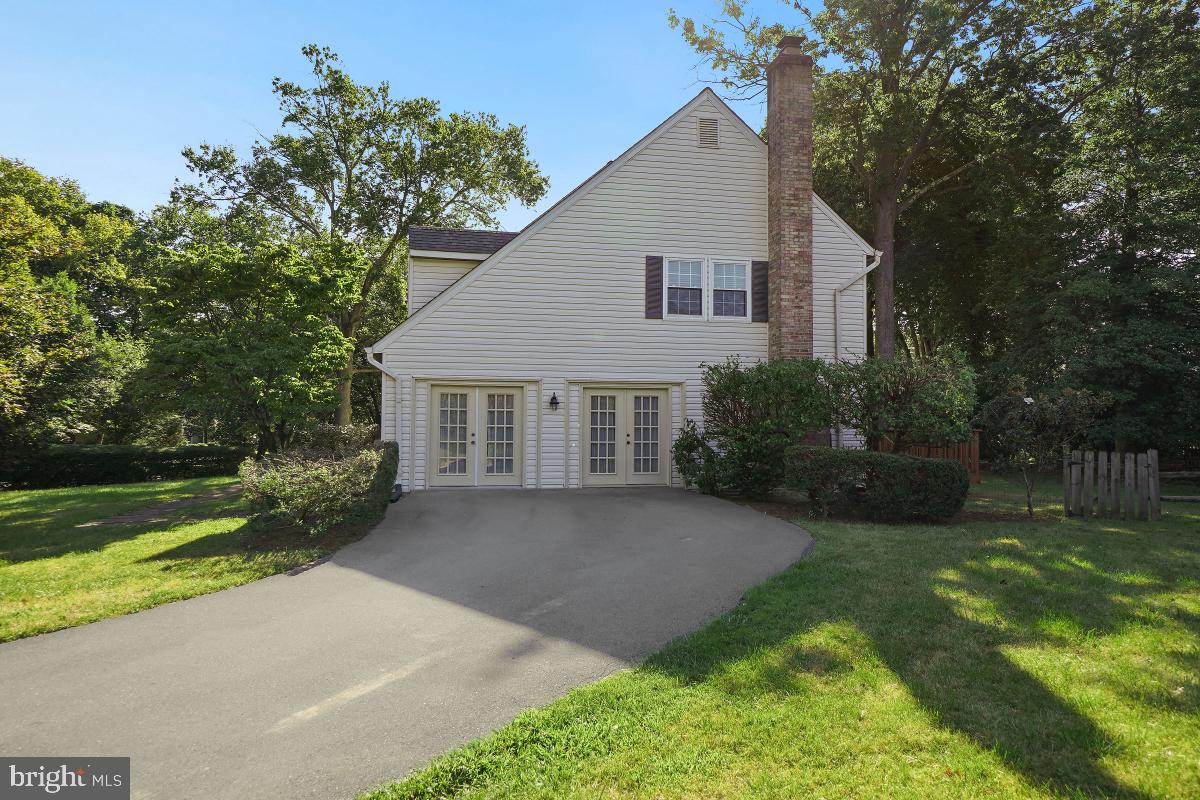 DERWOOD STATION - Residential Lease