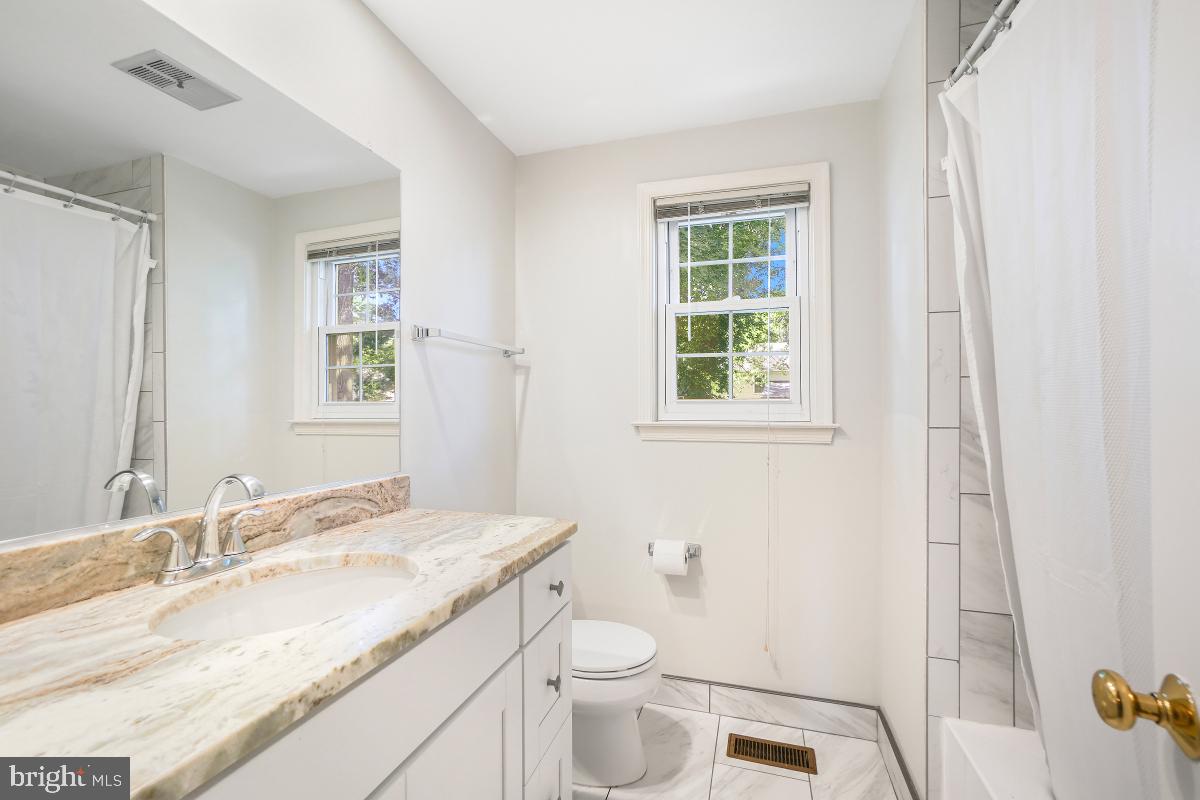 DERWOOD STATION - Residential Lease