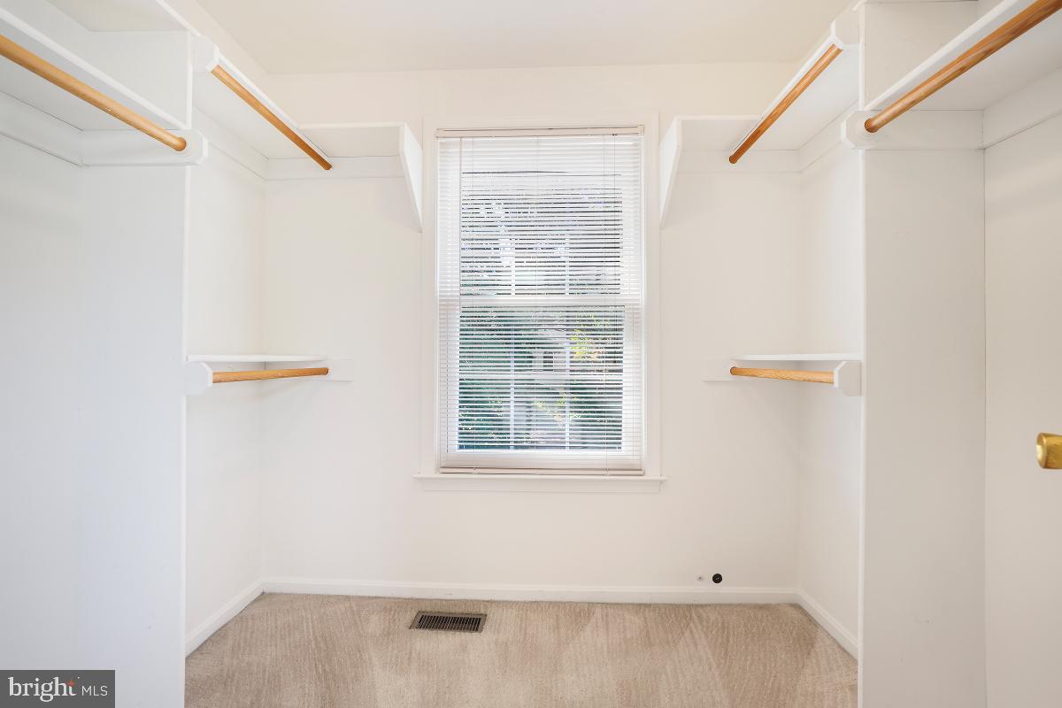 DERWOOD STATION - Residential Lease