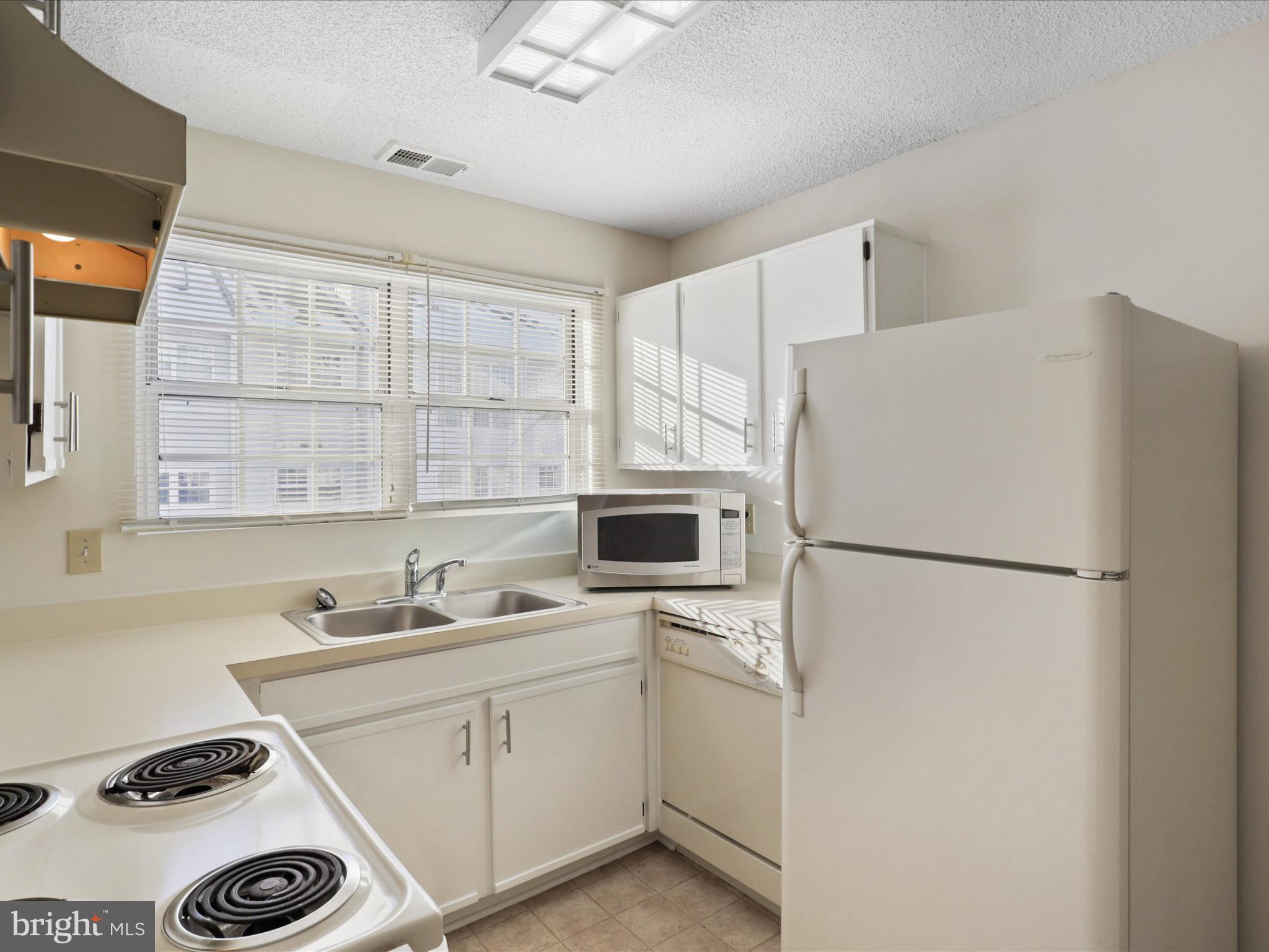 FOX CHASE/EXETER - Residential Lease