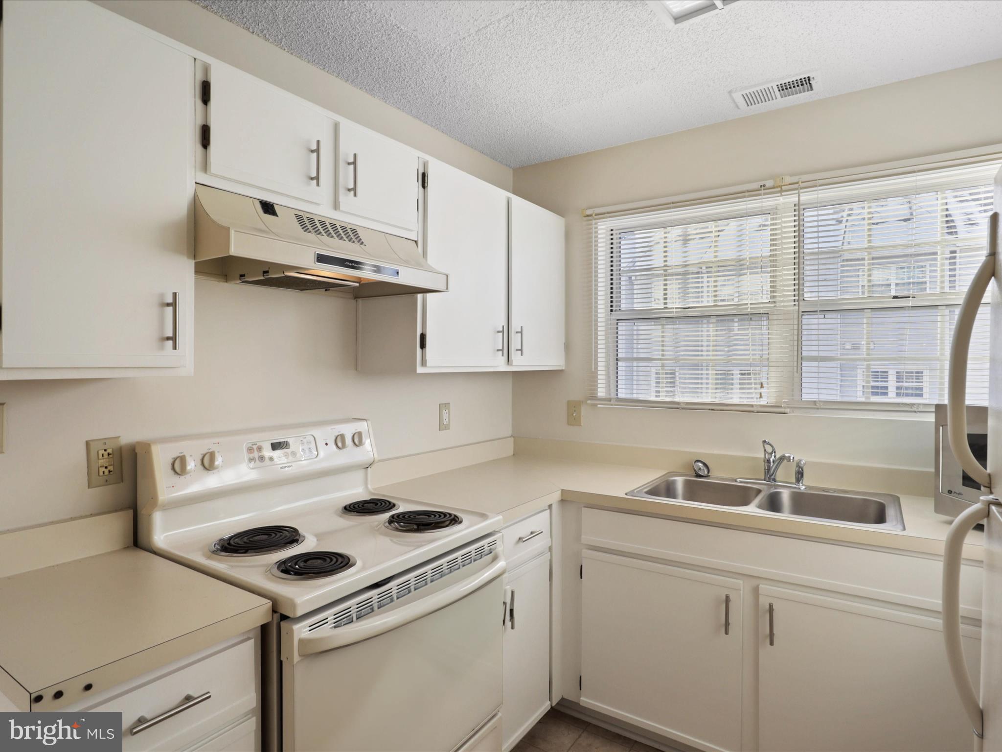 FOX CHASE/EXETER - Residential Lease