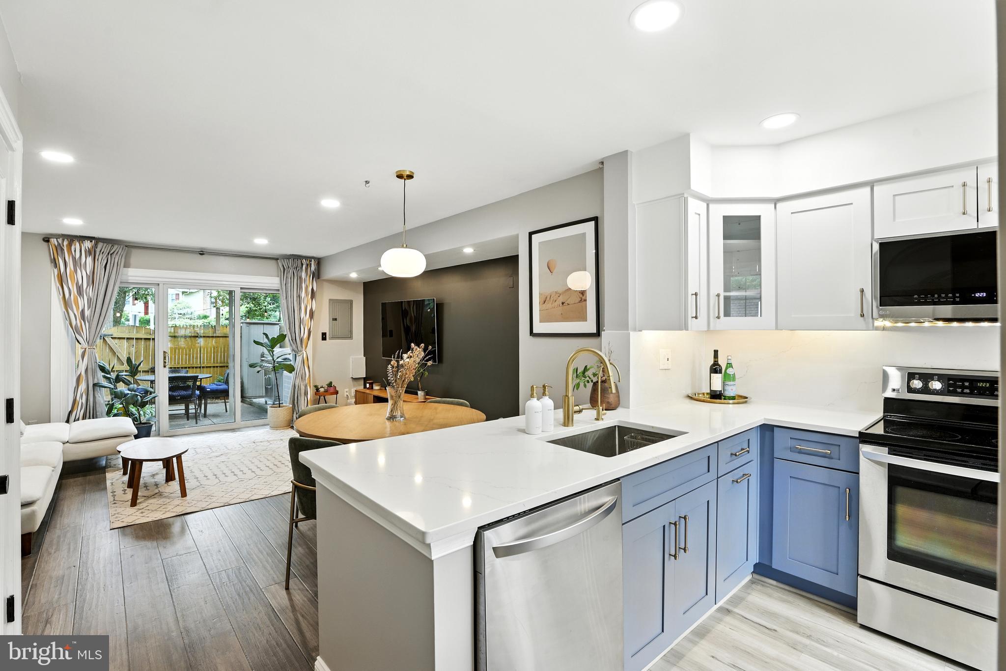 8115 KINGSWAY COURT 264