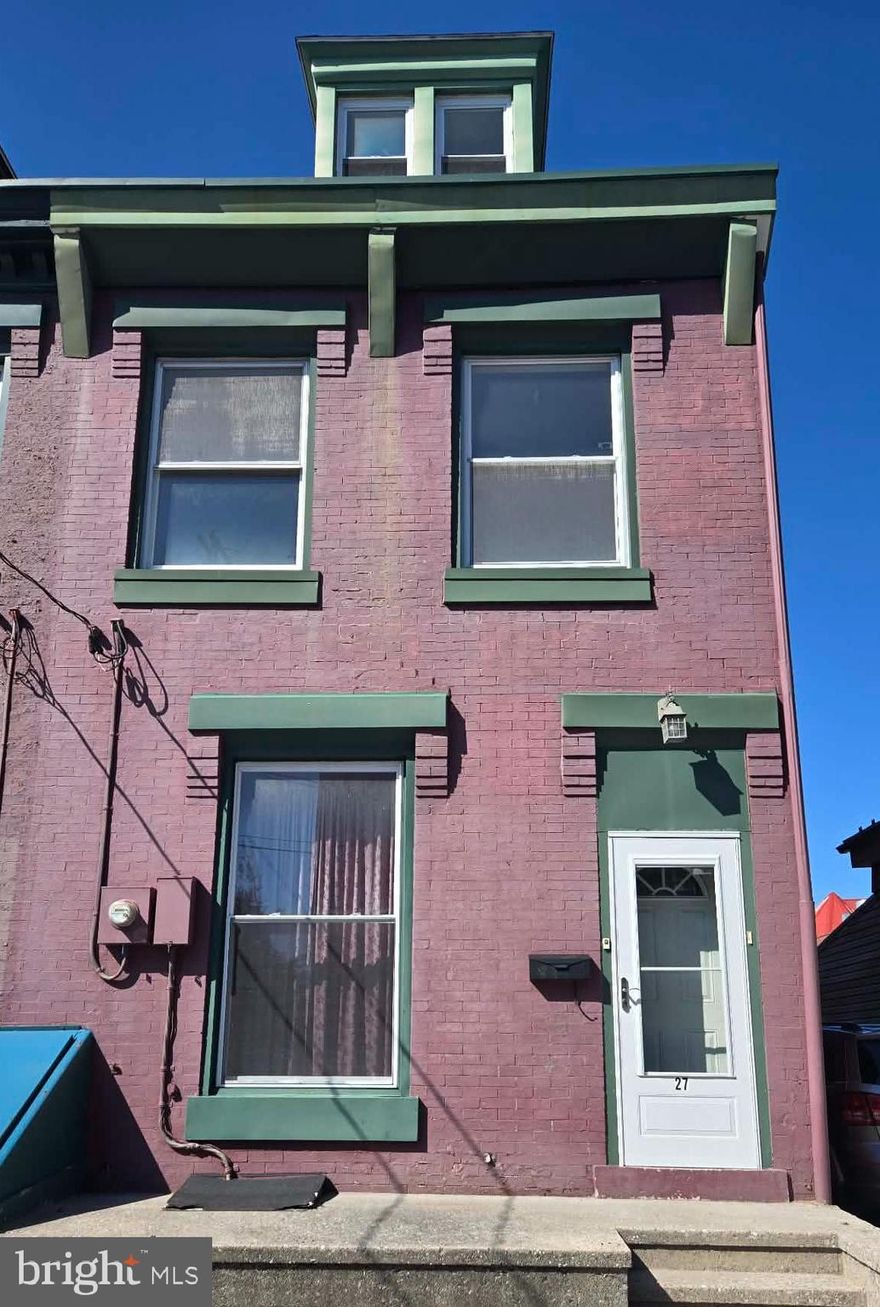 Details and professional pictures coming soon! This oversized semi-detached has high ceilings, large rooms, and beautiful stained glass in the stairwell!