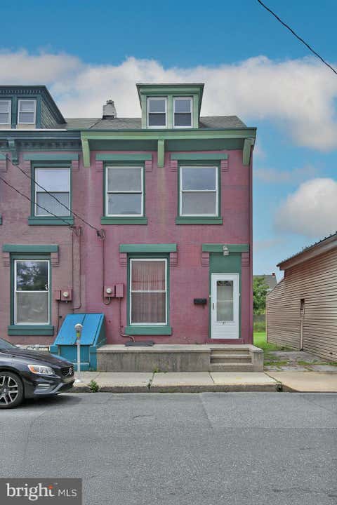 Townhouse For Sale - 27 N 6th Street<br/> LEBANON, PA 17046