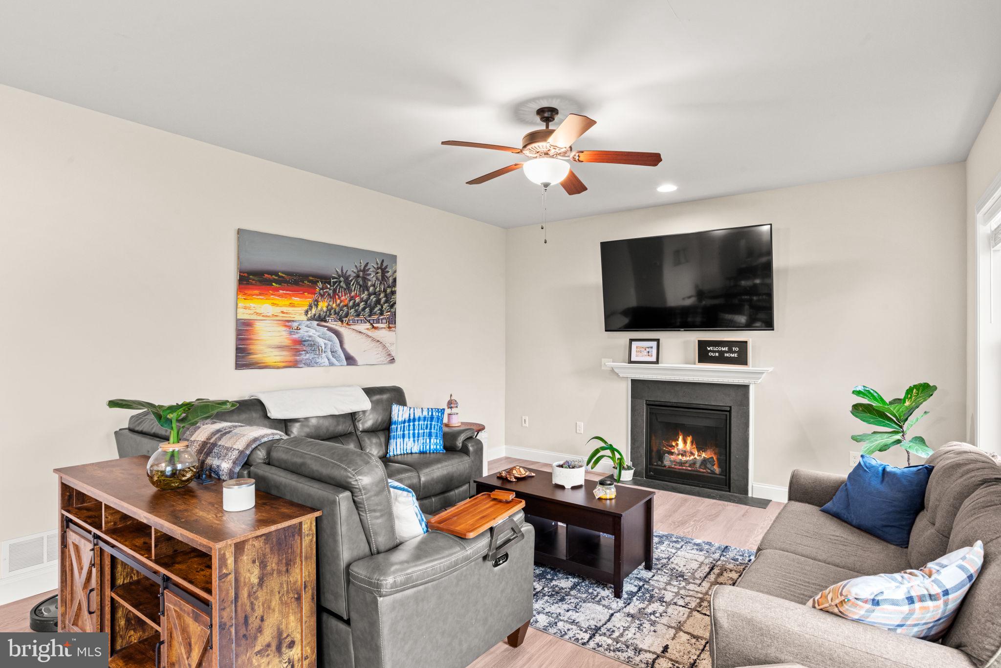 WOODLAND HILLS - Residential