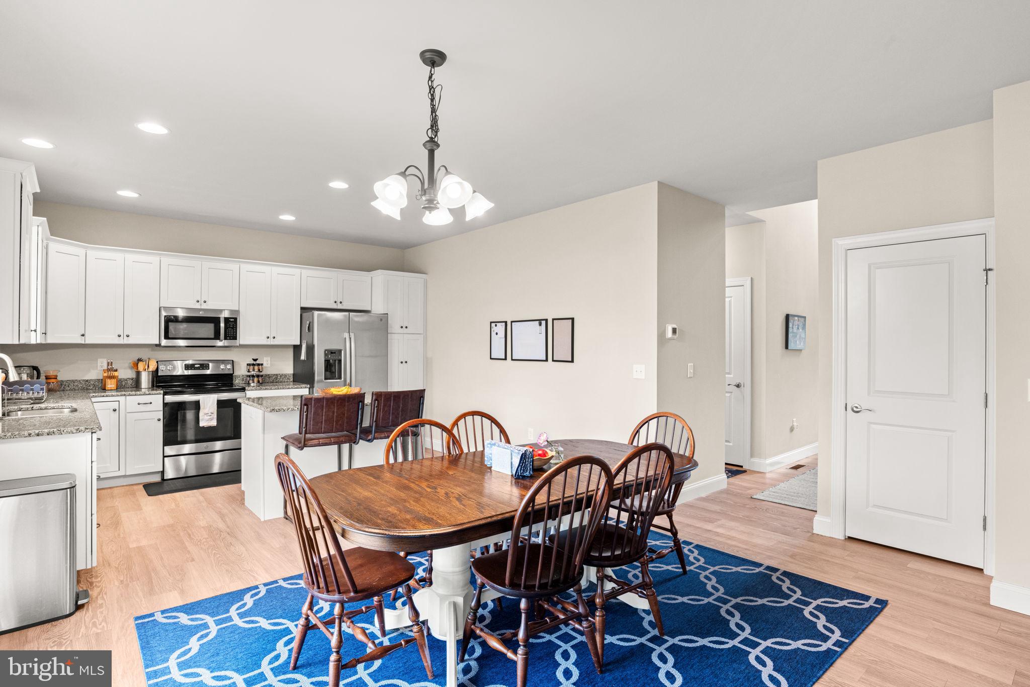 WOODLAND HILLS - Residential