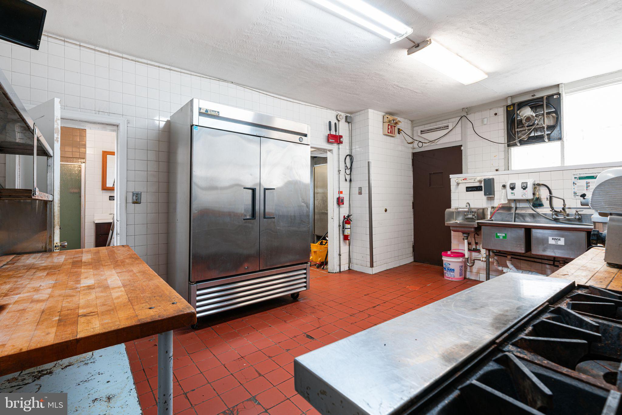 OVERBROOK PARK - Commercial Lease