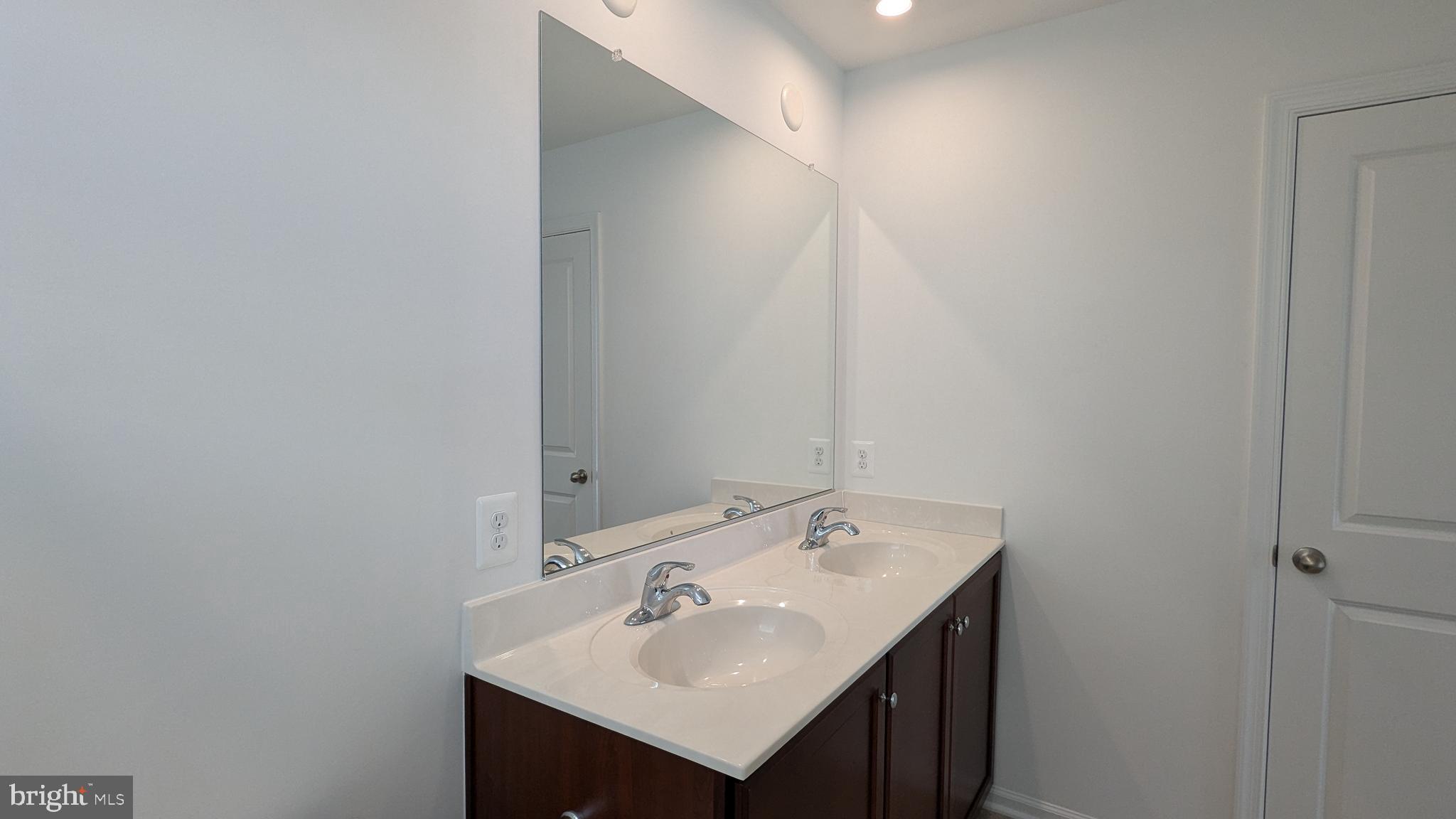 KING'S CROSSING - Residential Lease