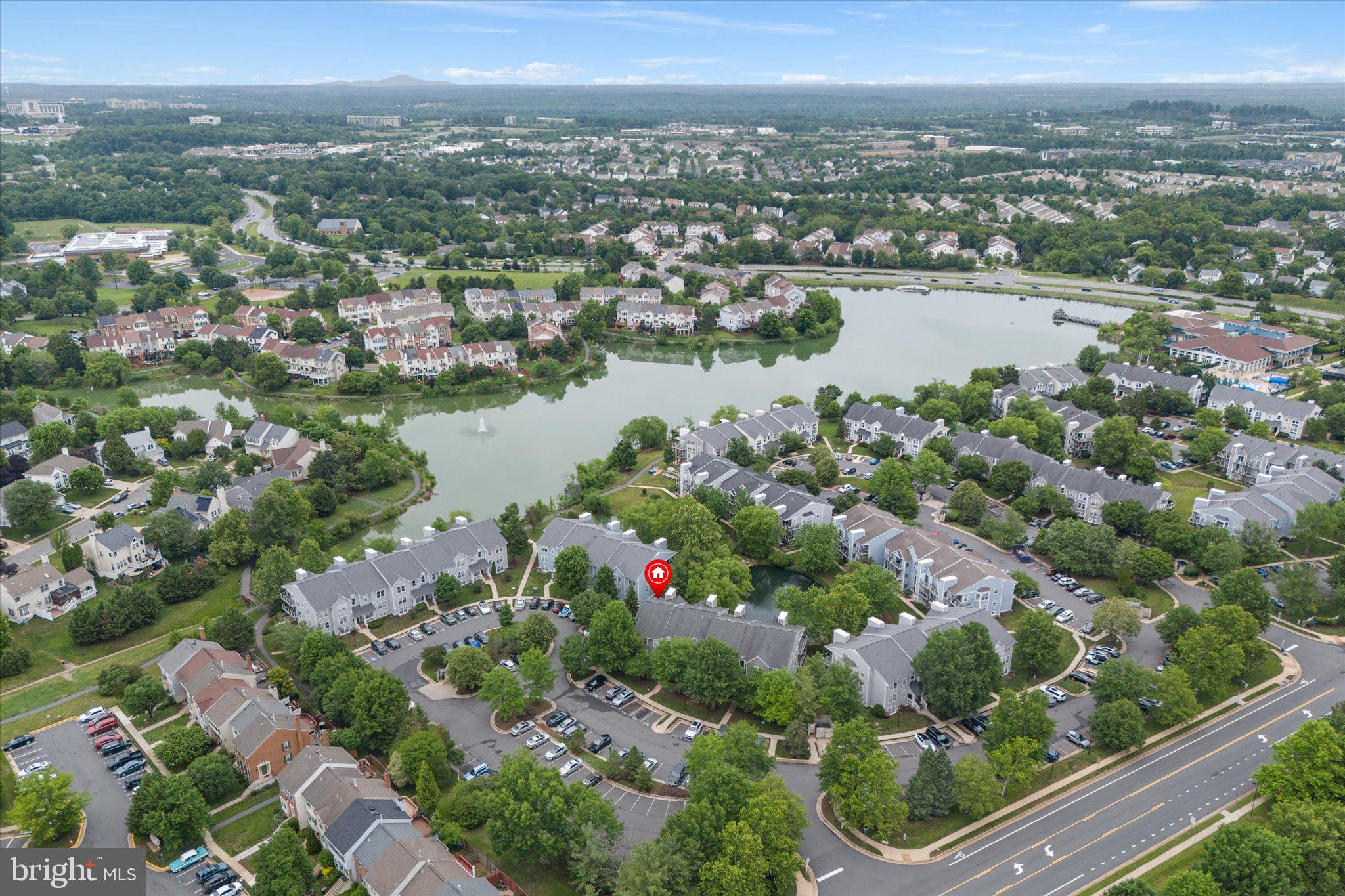 LAKESHORE CONDO - Residential