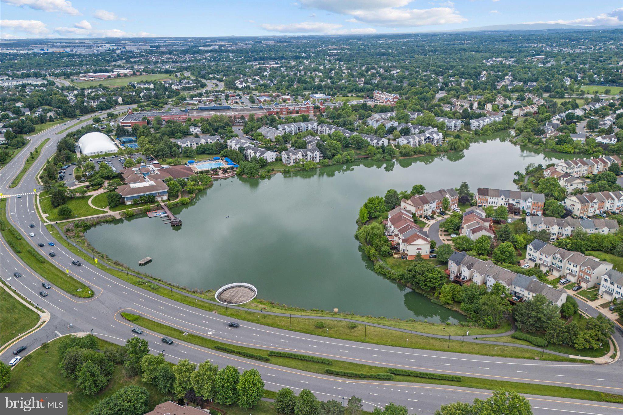 LAKESHORE CONDO - Residential