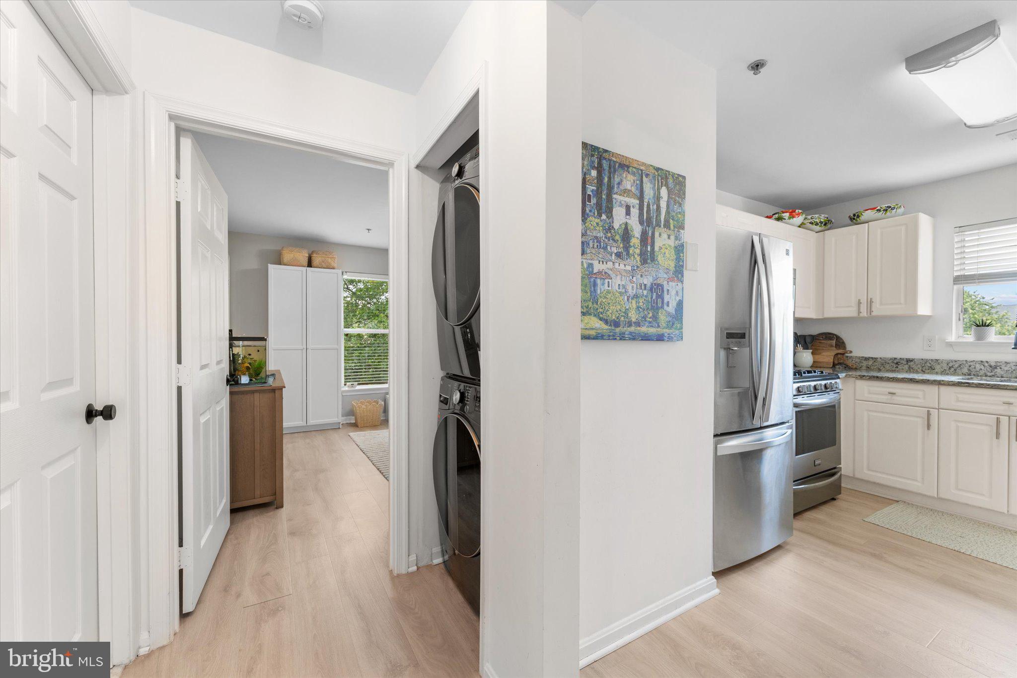 LAKESHORE CONDO - Residential