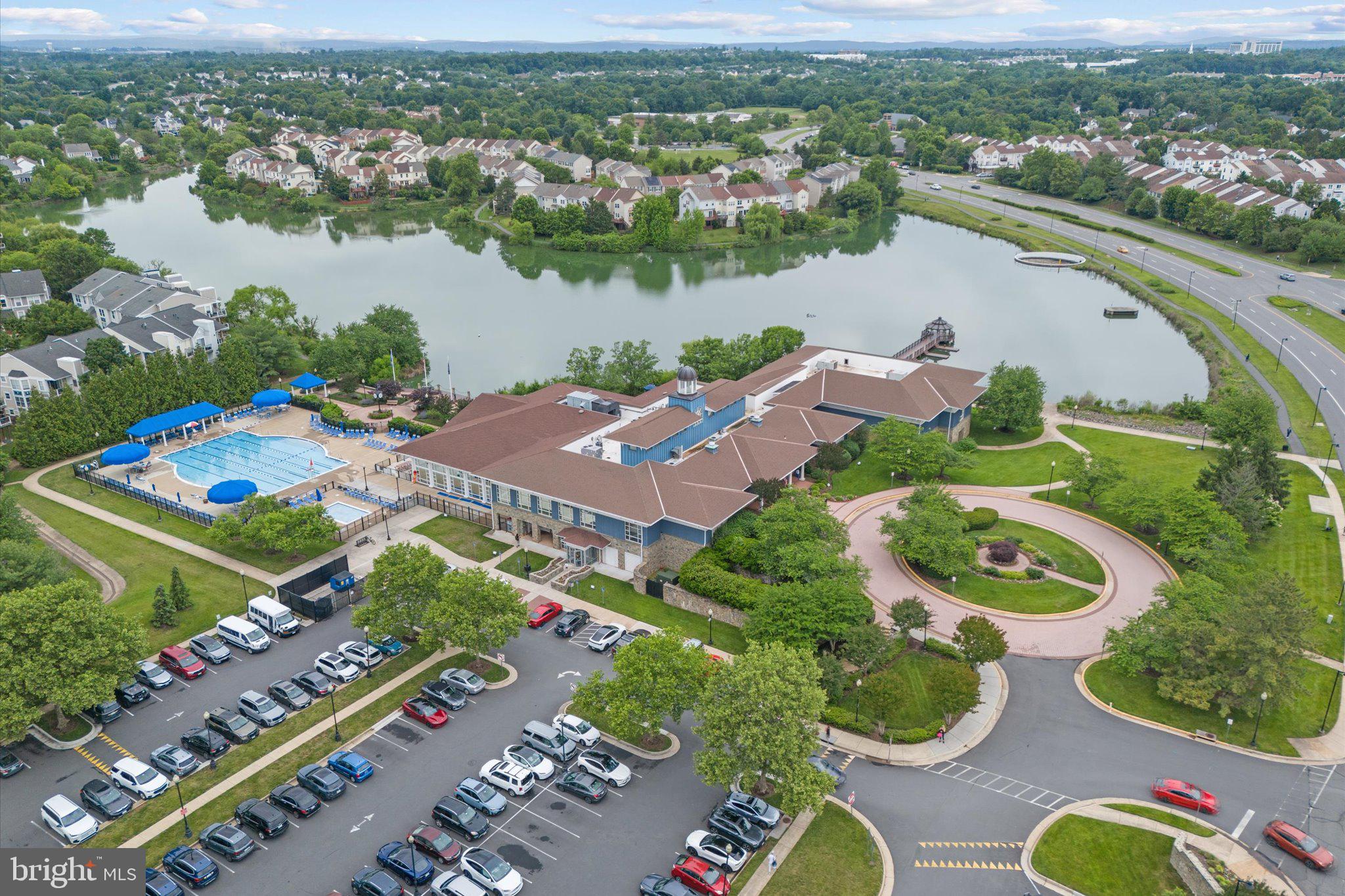 LAKESHORE CONDO - Residential