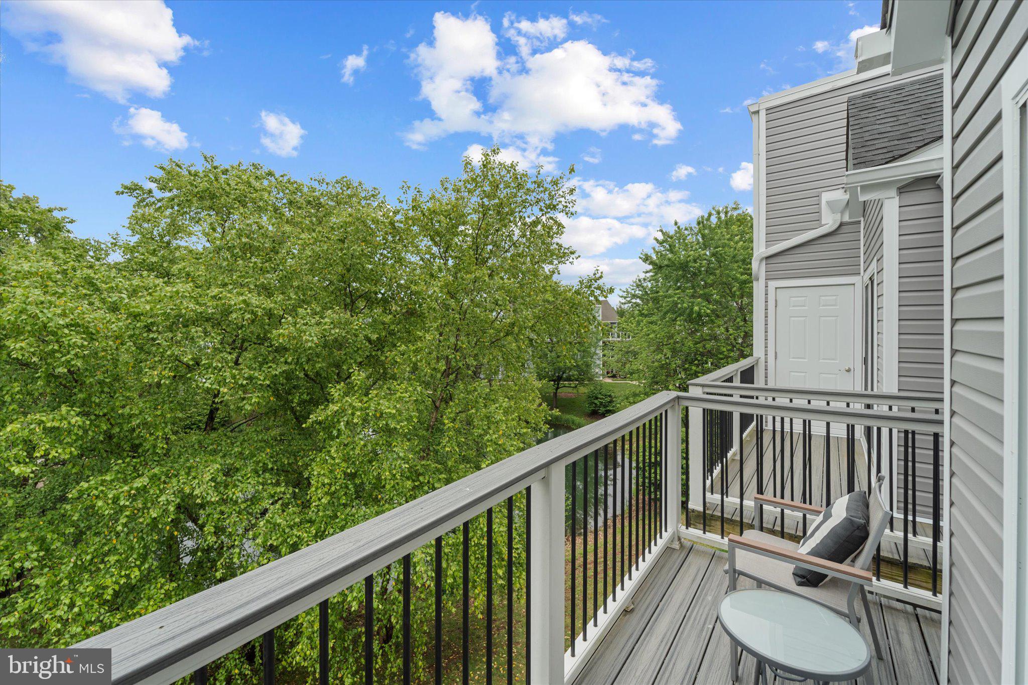 LAKESHORE CONDO - Residential