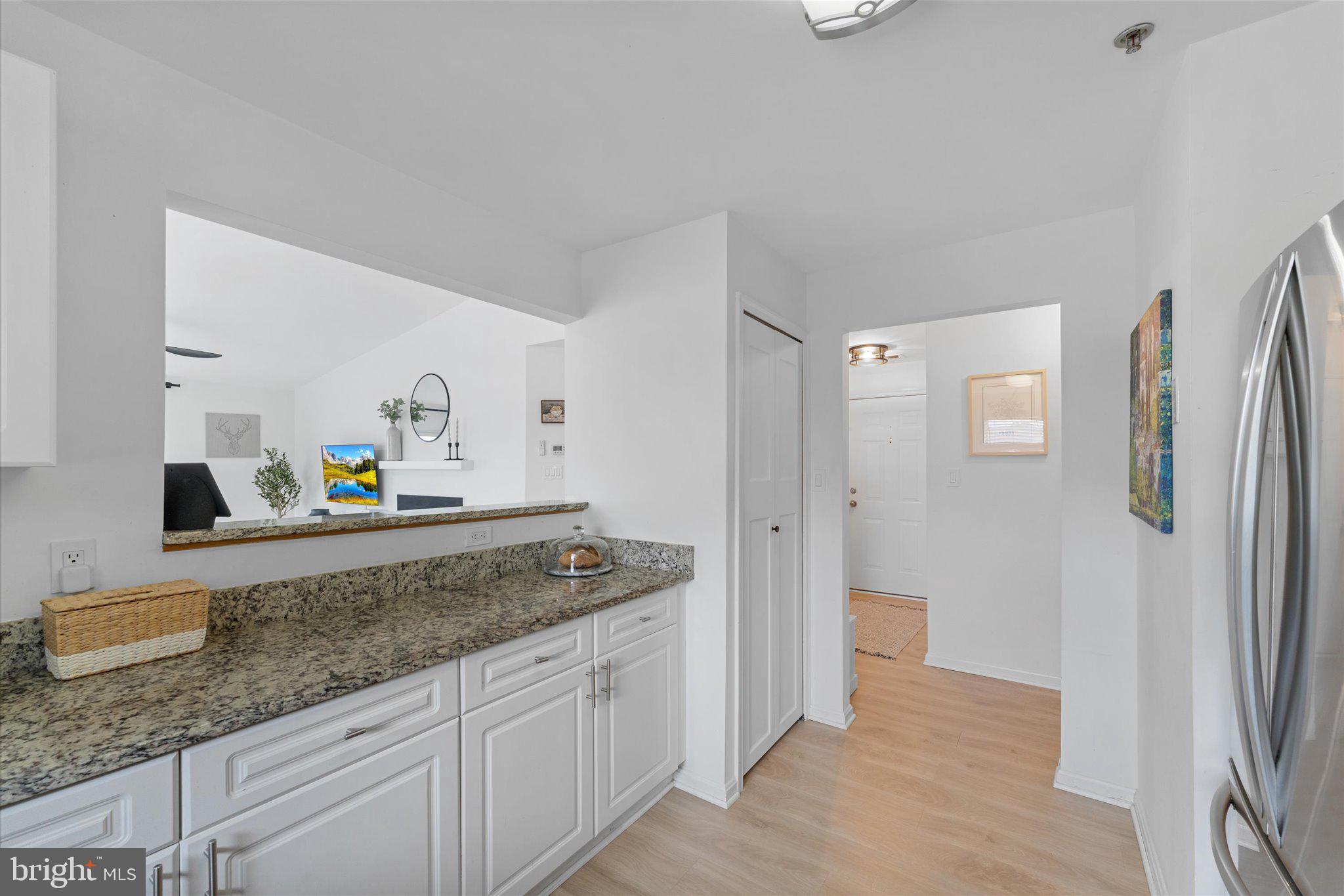 LAKESHORE CONDO - Residential