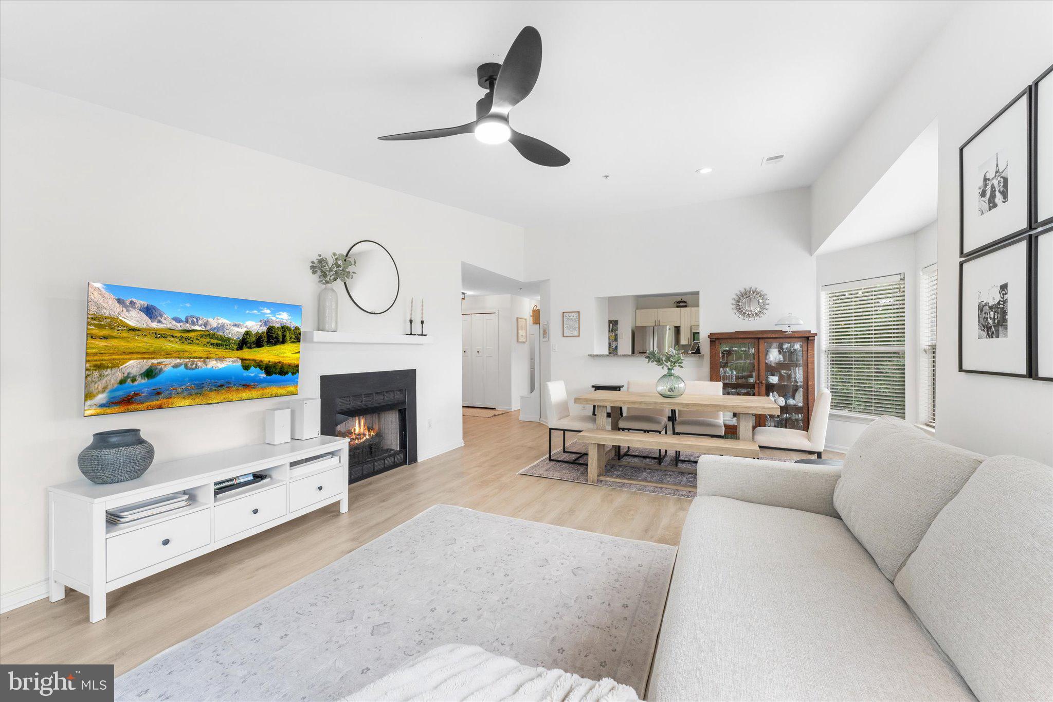 LAKESHORE CONDO - Residential