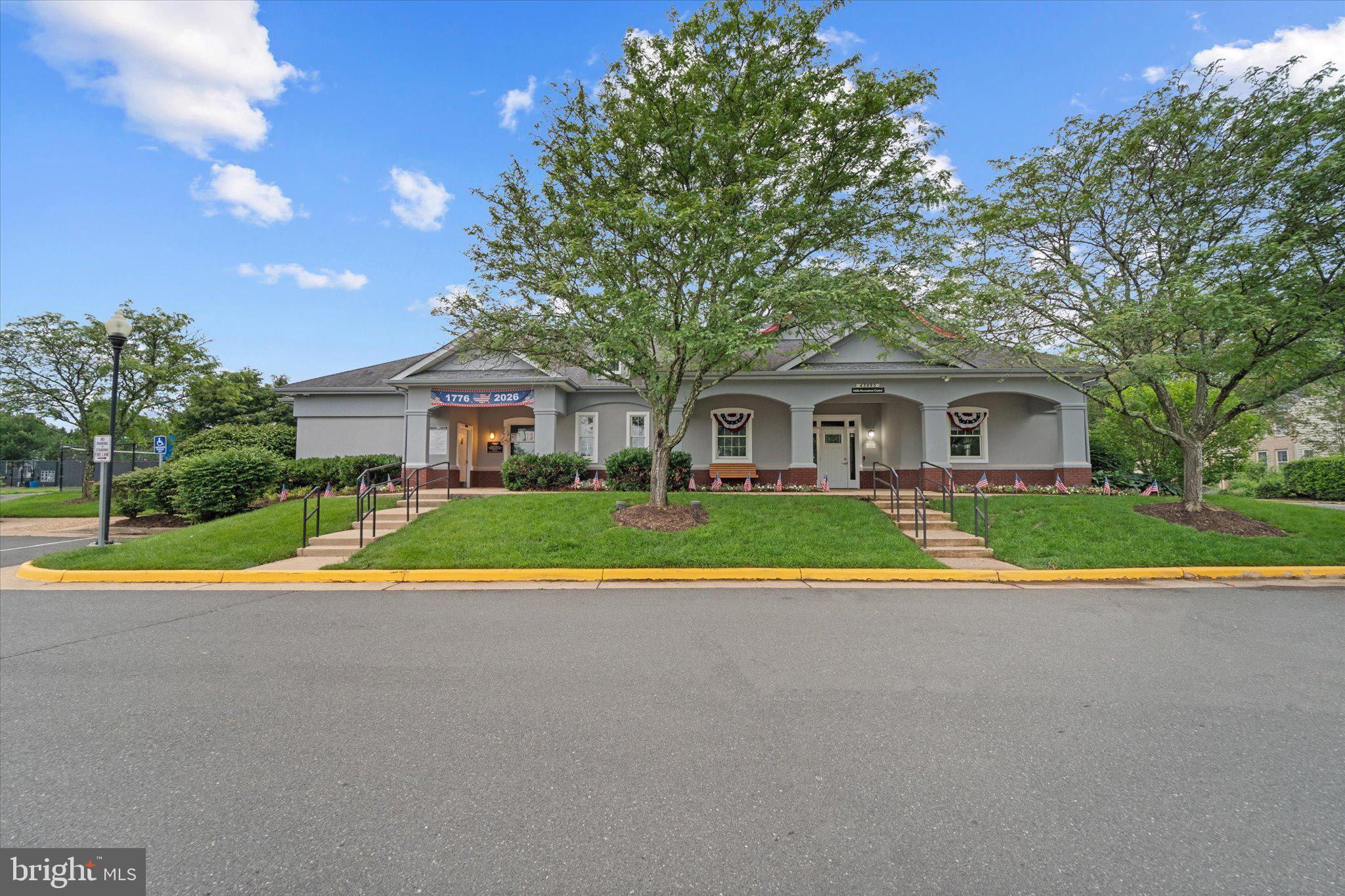 LAKESHORE CONDO - Residential