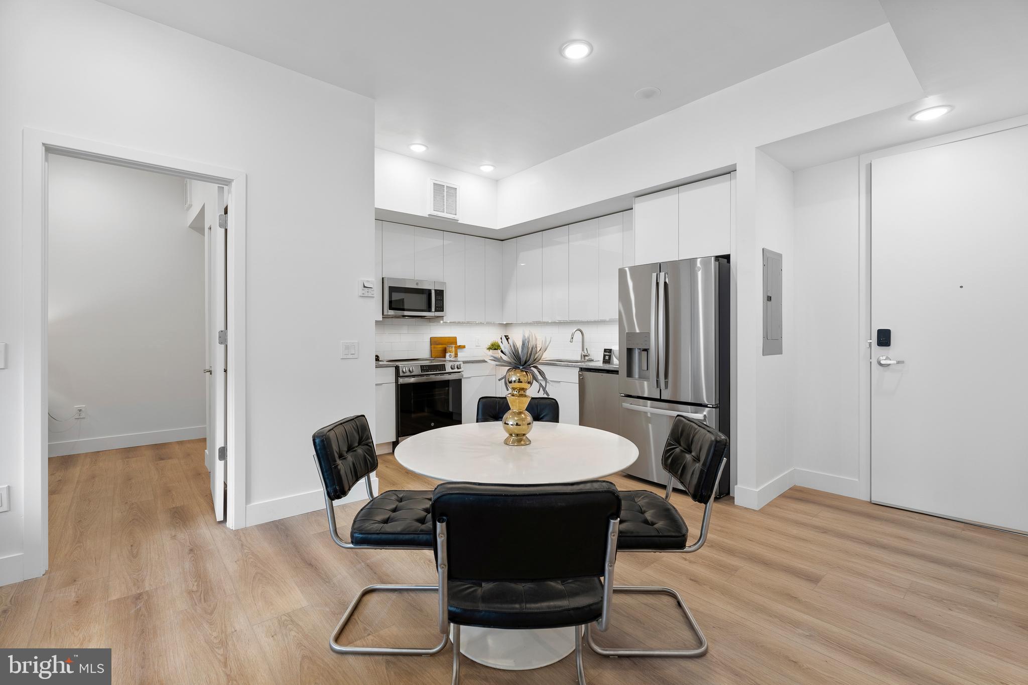 QUEEN VILLAGE - Residential Lease