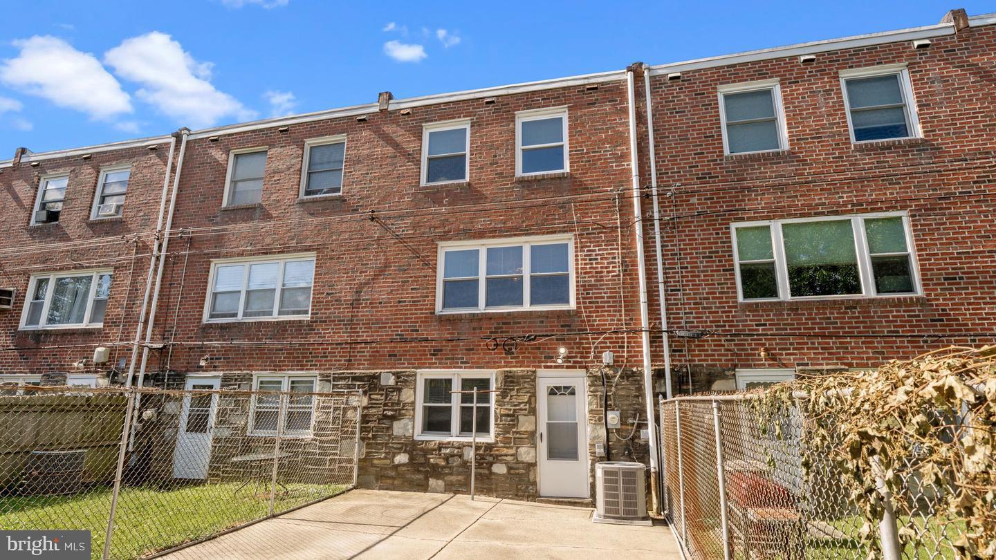 WALTON PARK - Residential Lease