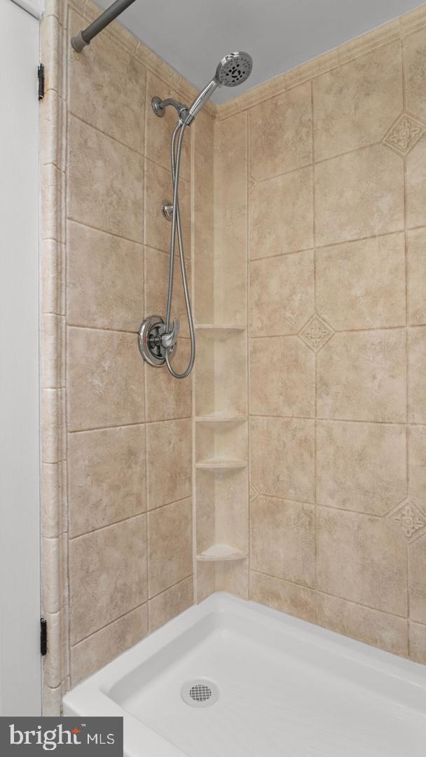 WALTON PARK - Residential Lease