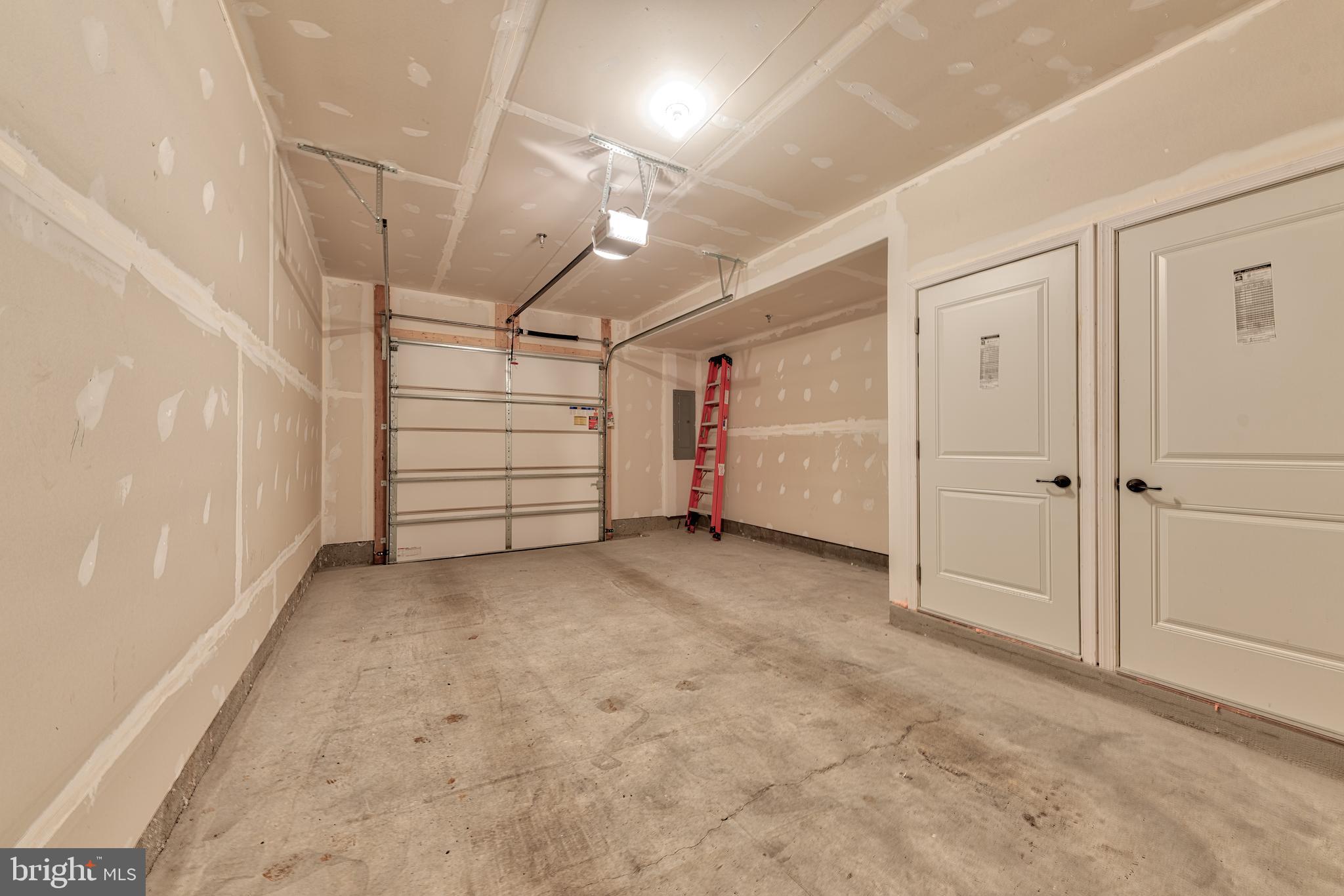 OLDHAM CROSSING - Residential Lease